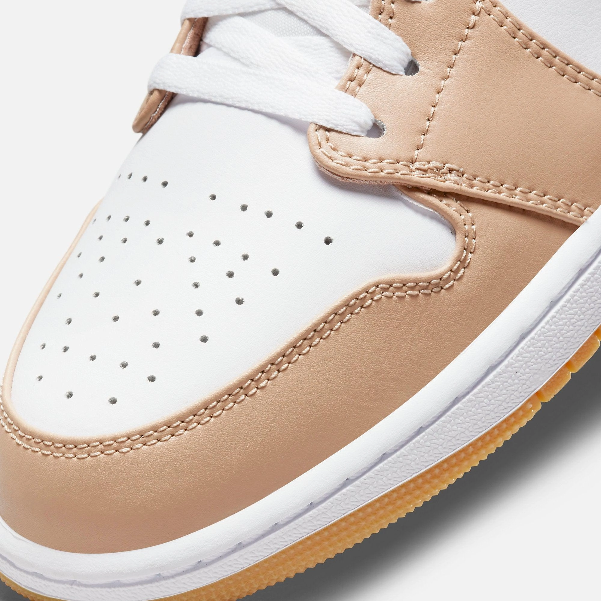 (Men's) Air Jordan 1 Mid 'Tan Gum' (2021) 554724-271 Air Jordan 1 Signature Look Sneakers