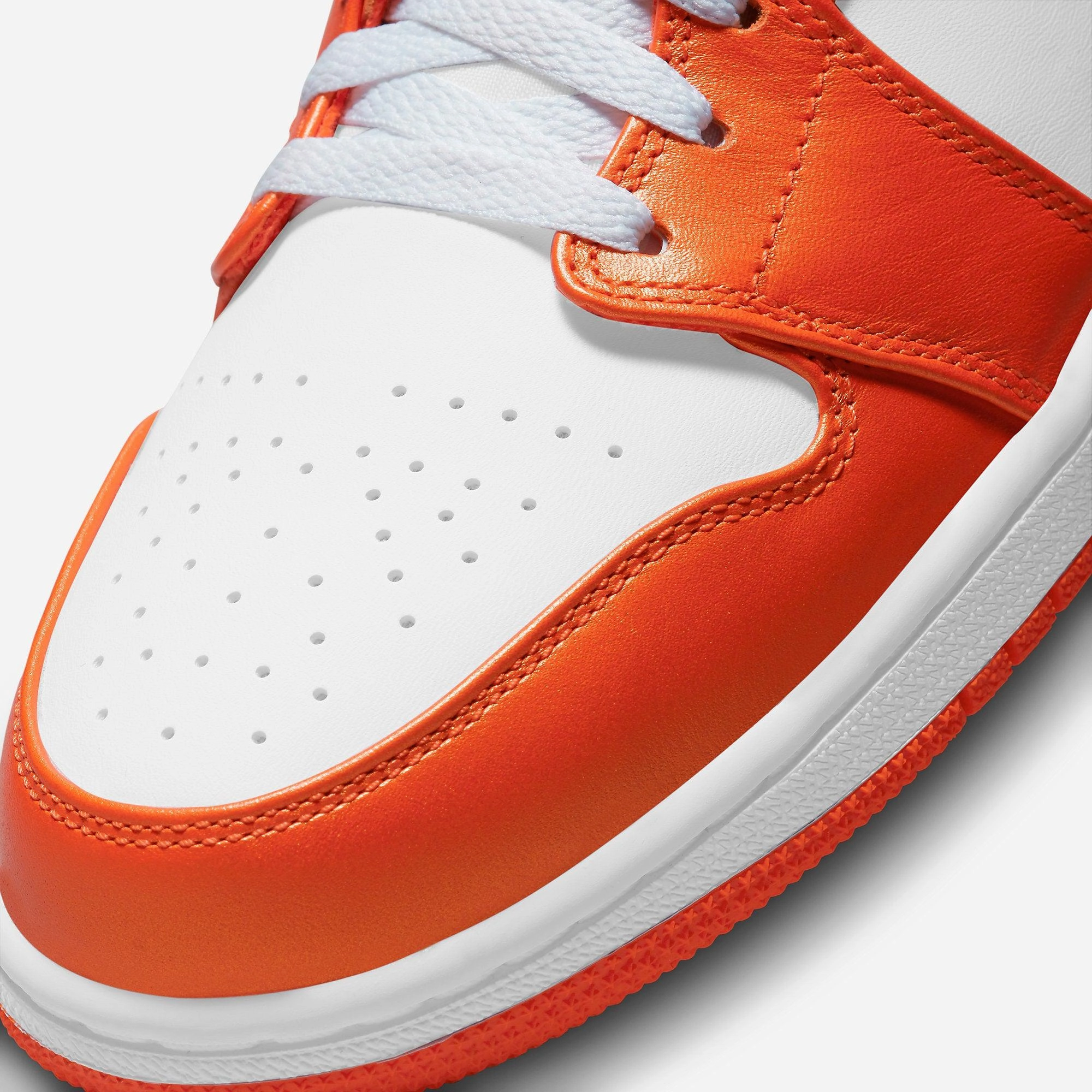 (Men's) Air Jordan 1 Mid SE 'Electro Orange' (2021) DM3531-800 Air Jordan 1 Signature Look Sneakers