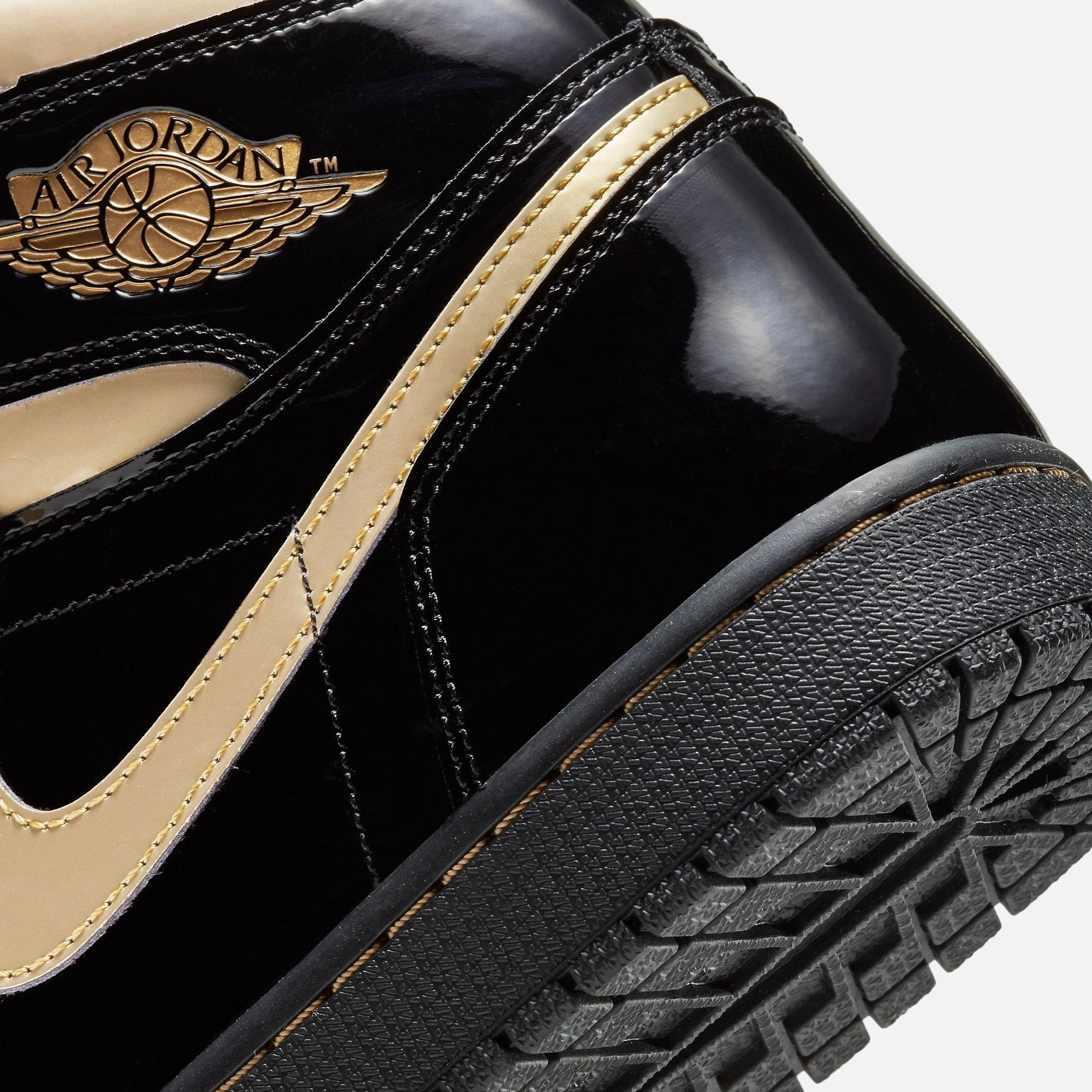 (Men's) Air Jordan 1 Retro High OG 'Metallic Gold' (2020) 555088-032 Air Jordan 1 Retro Court Sneakers