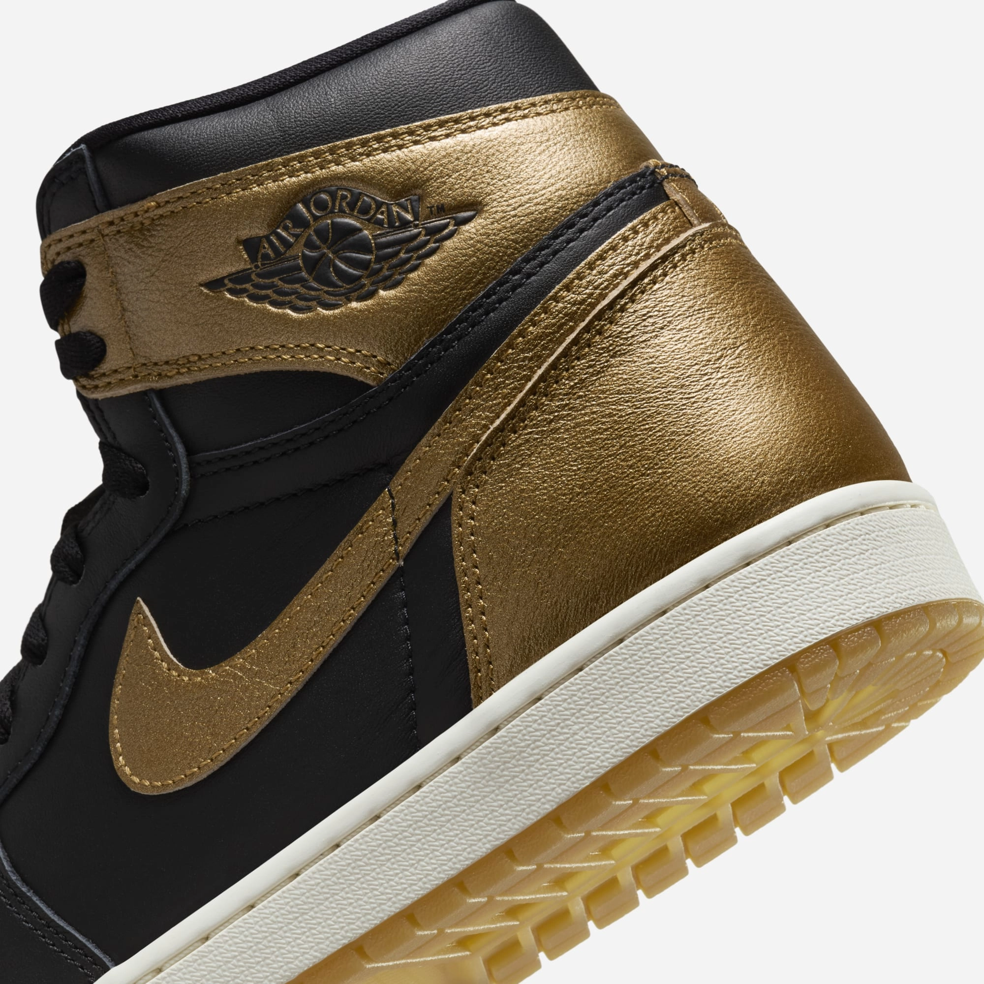 (Men's) Air Jordan 1 Retro High OG 'Metallic Gold' (2024) DZ5485-071 Air Jordan 1 Original Colorway Shoes