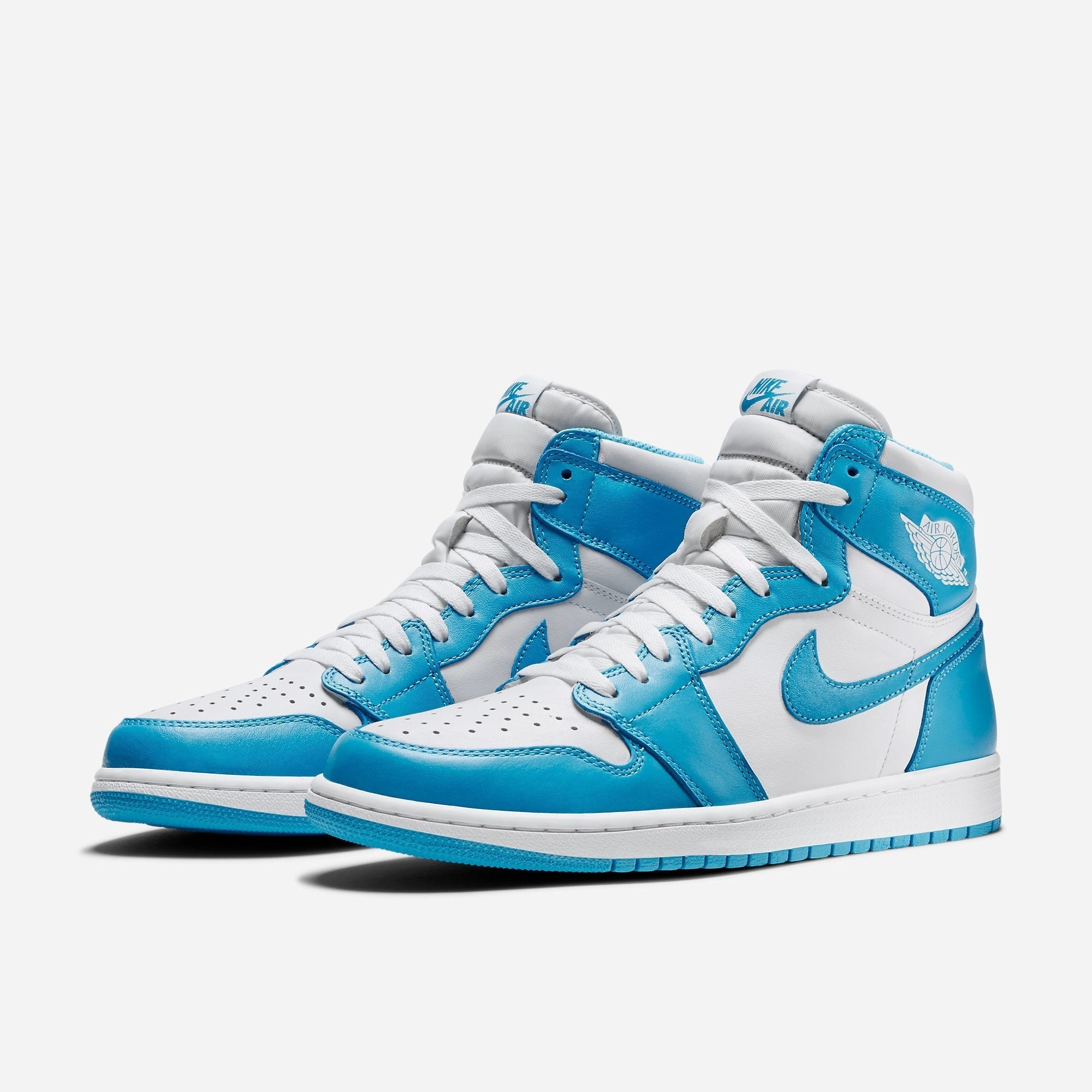 (Men's) Air Jordan 1 Retro High OG 'UNC' (2015) 555088-117 Air Jordan 1 Retro Court Sneakers