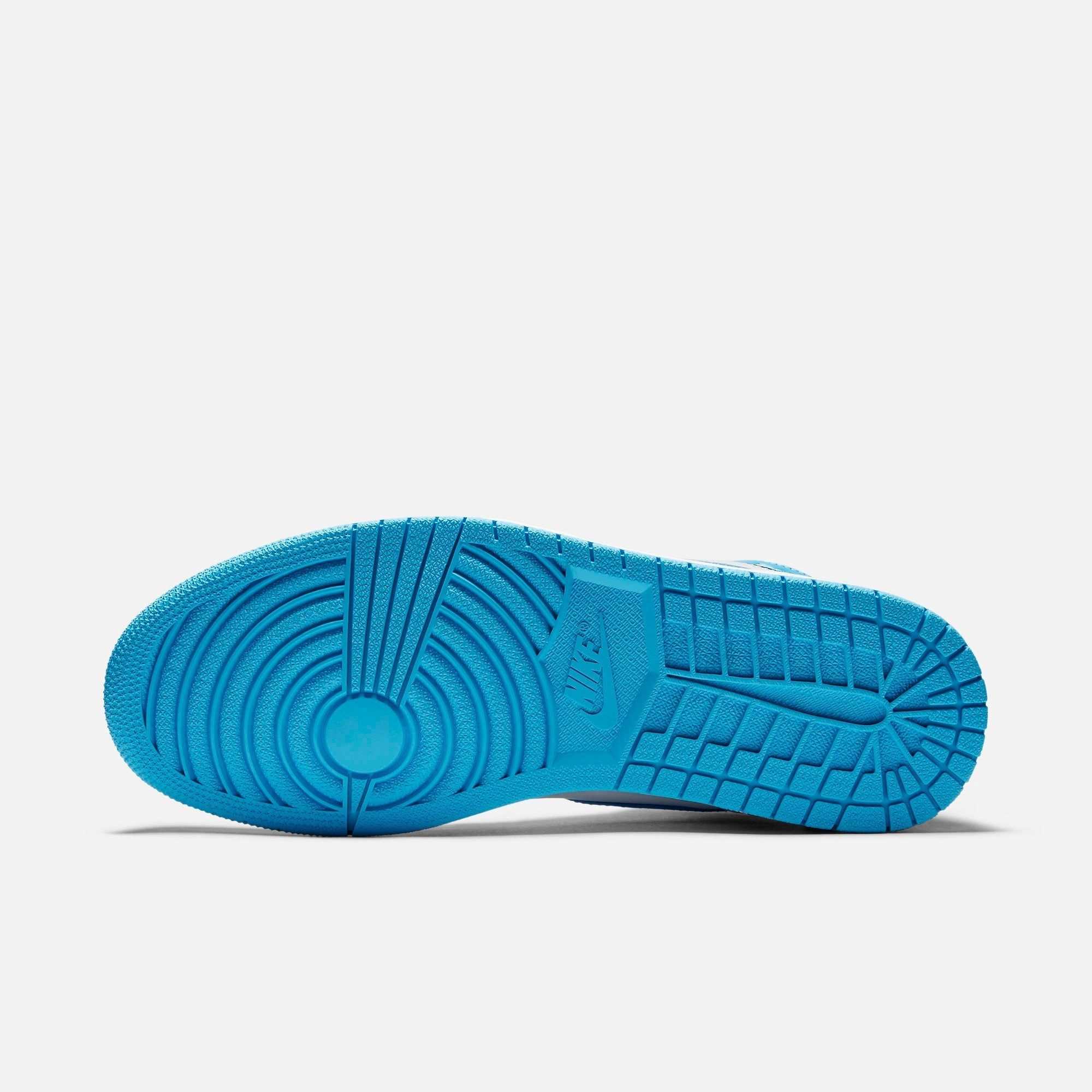 (Men's) Air Jordan 1 Retro High OG 'UNC' (2015) 555088-117 Air Jordan 1 Retro Court Sneakers