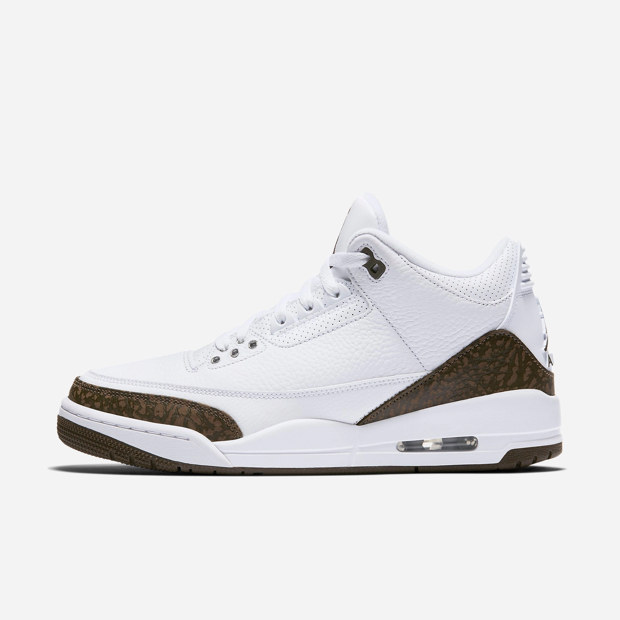 (Men's) Air Jordan 3 Retro 'Mocha' (2018) 136064-122 Air Jordan 3 retro sneakers with throwback vibe