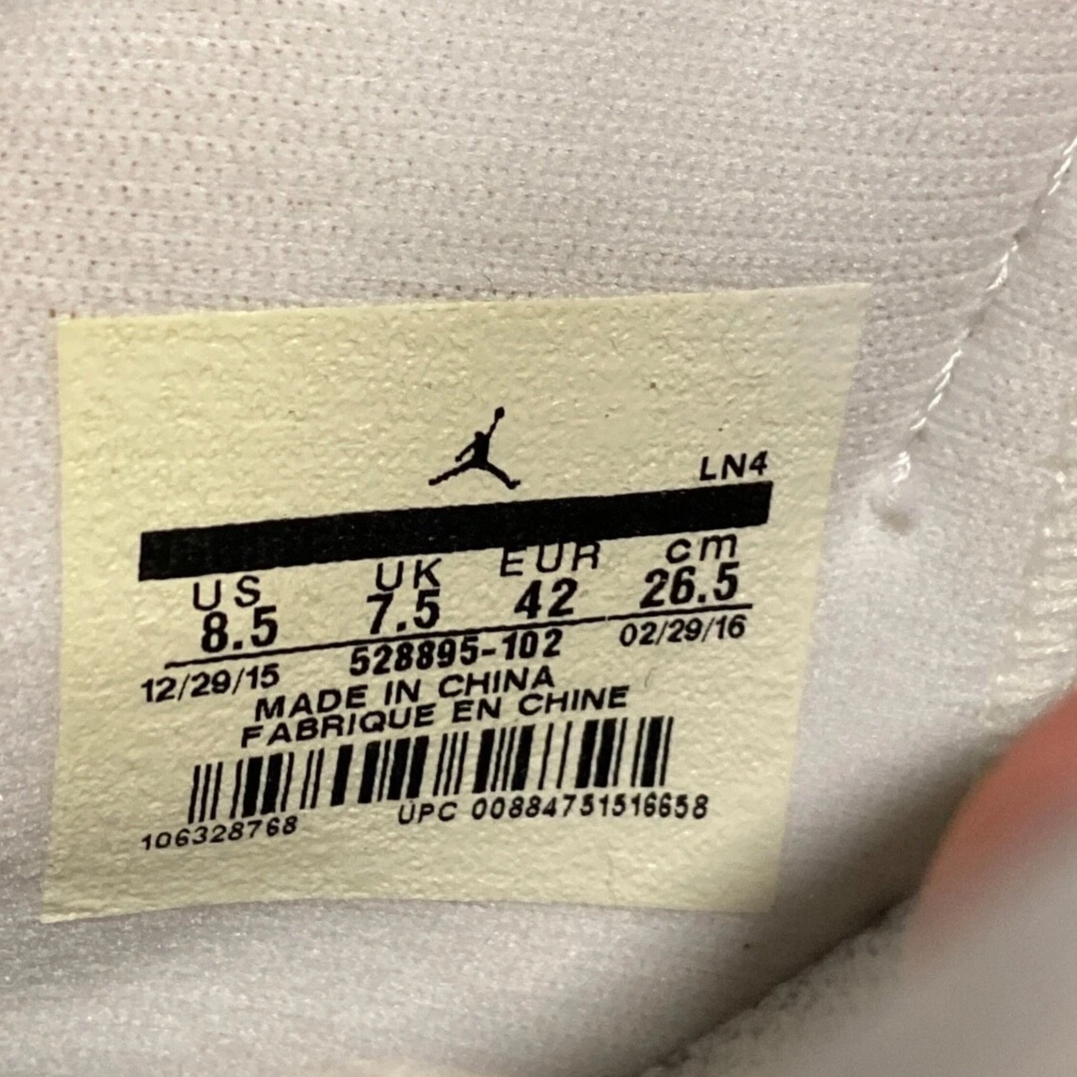[PRE-LOVED: Size 8.5M / 10W] (Men's) Air Jordan 11 Retro Low 'Cherry' (2016) 528895-102 Air Jordan 11 Patent Basketball Shoes