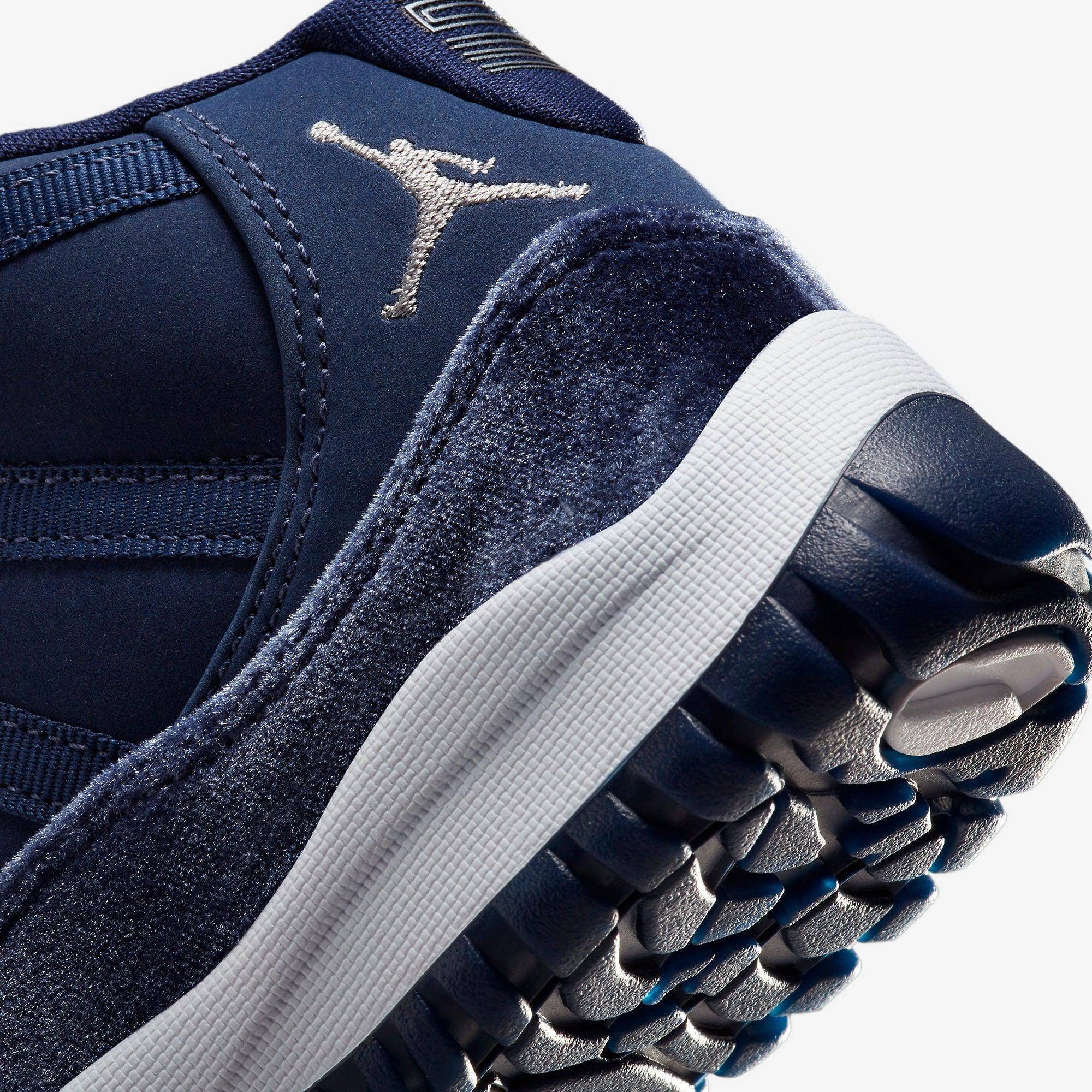 (PS) Air Jordan 11 Retro 'Midnight Navy Velvet' (2022) DO3857-441 Air Jordan 11 Patent Basketball Shoes