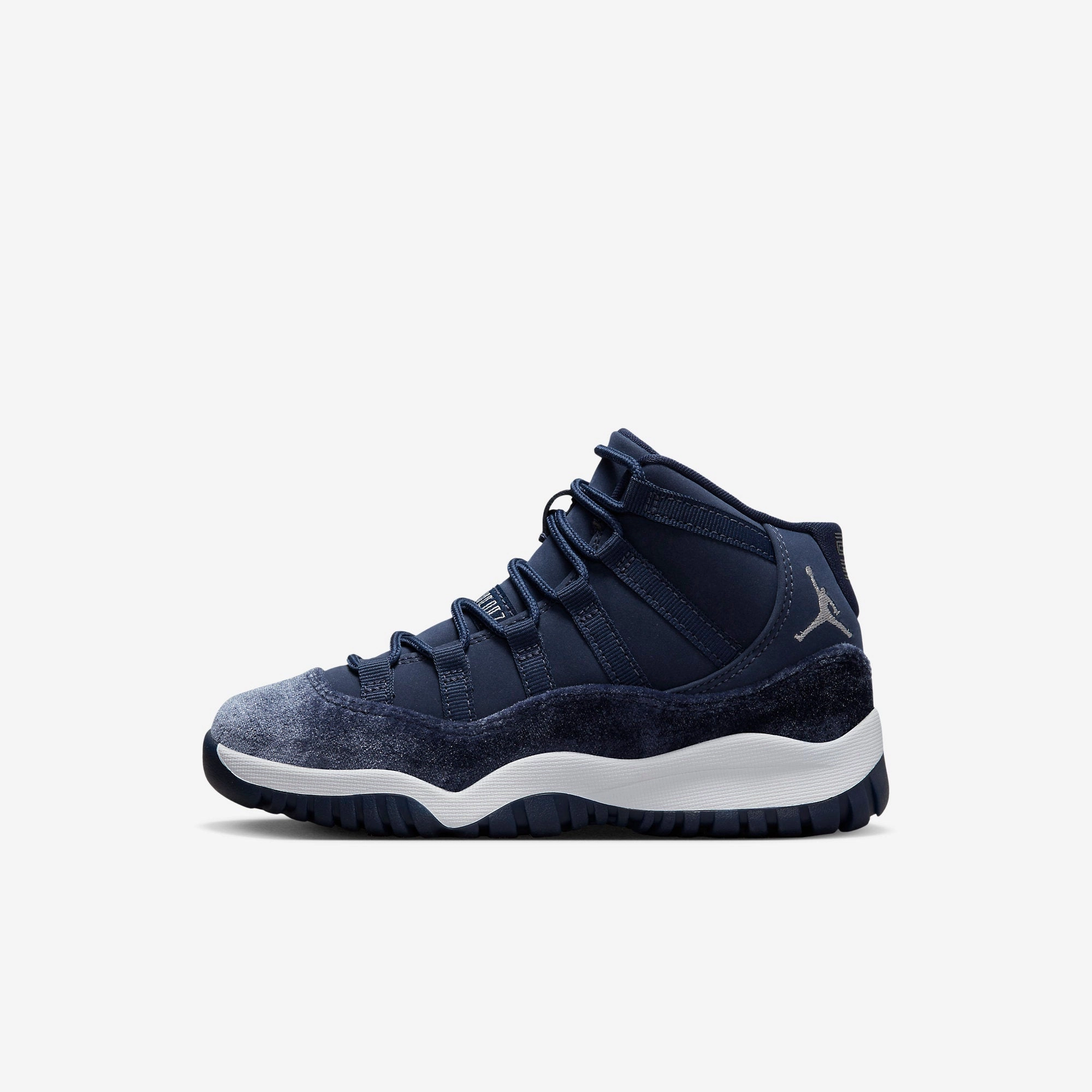 (PS) Air Jordan 11 Retro 'Midnight Navy Velvet' (2022) DO3857-441 Air Jordan 11 basketball shoes with patent look