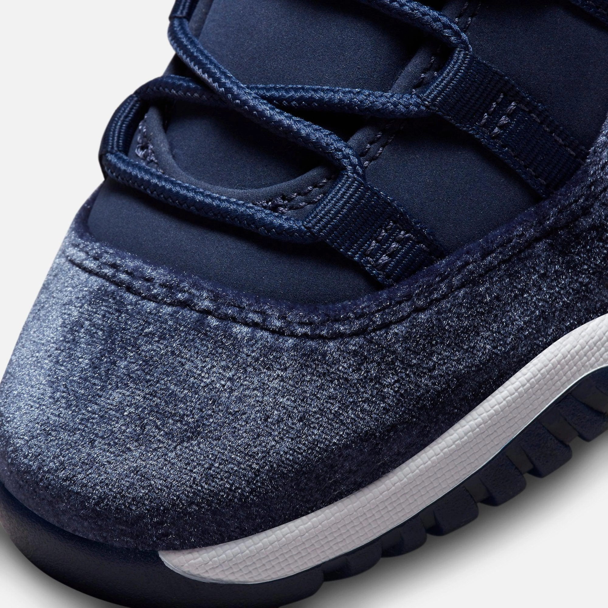(PS) Air Jordan 11 Retro 'Midnight Navy Velvet' (2022) DO3857-441 Air Jordan 11 Patent Basketball Shoes