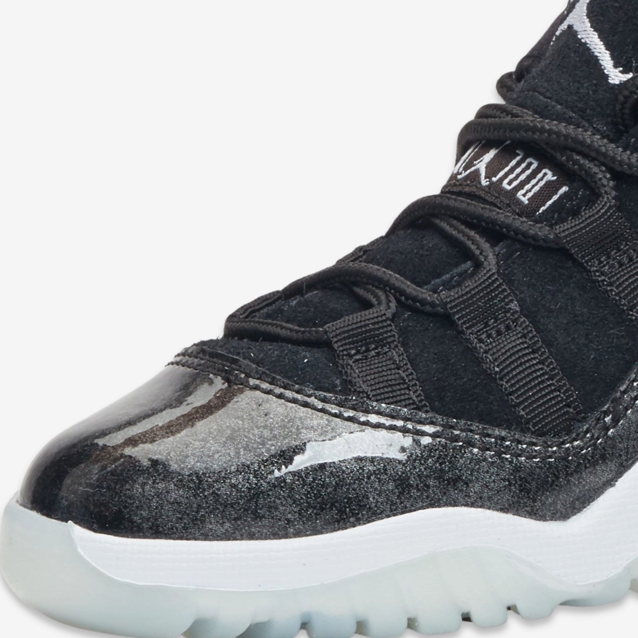 (PS) Air Jordan 11 Retro Low 'Barons' (2017) 505835-010 Air Jordan 11 Patent Basketball Shoes