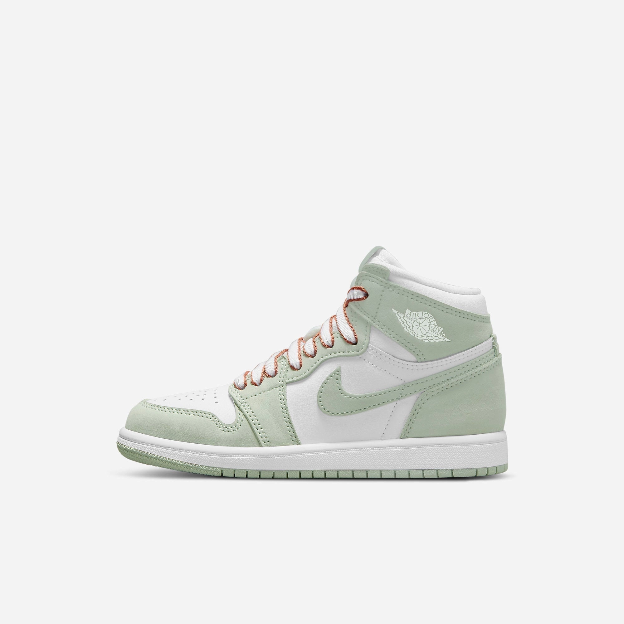 (PS) Air Jordan 1 Retro High OG 'Seafoam' (2021) CU0449-002 Iconic Air Jordan 1 shoes with bold accents