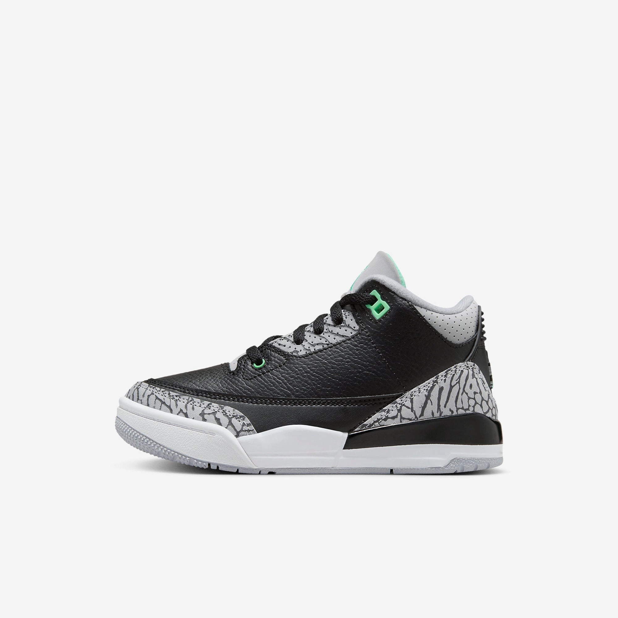 (PS) Air Jordan 3 Retro 'Green Glow' (2024) DM0966-031 Air Jordan 3 retro sneakers with throwback vibe