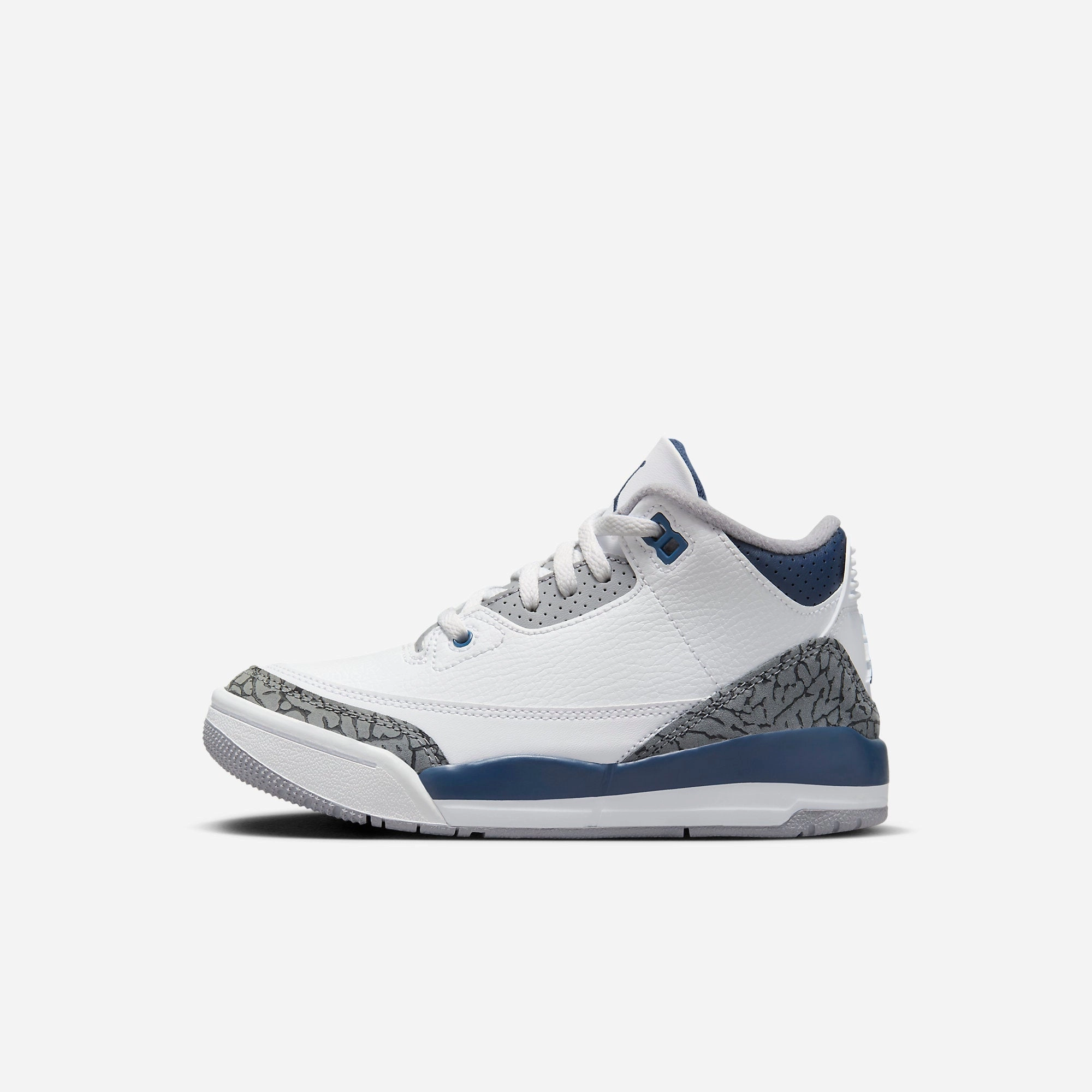 (PS) Air Jordan 3 Retro 'Midnight Navy' (2023) DM0966-140 Air Jordan 3 retro sneakers with throwback vibe