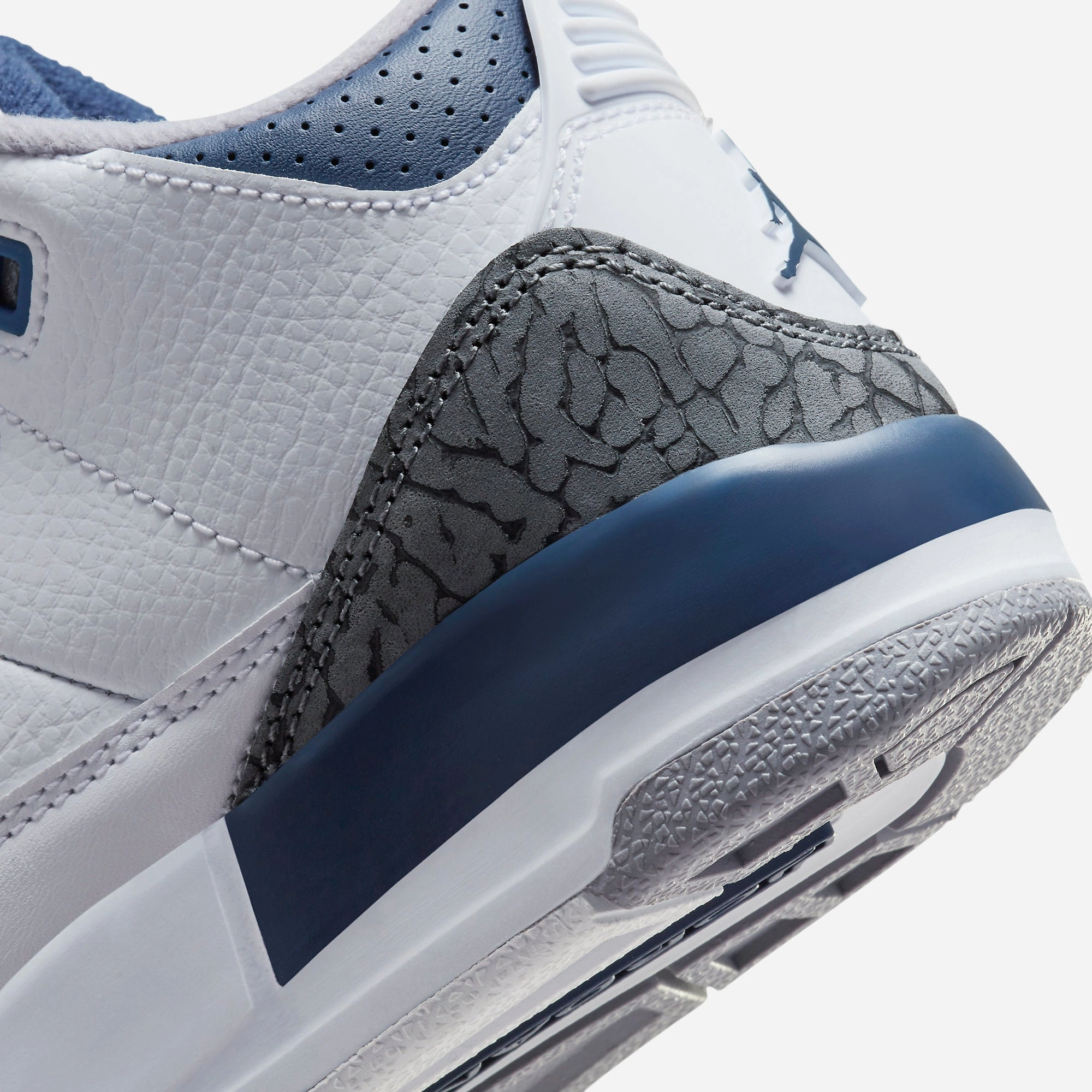 (PS) Air Jordan 3 Retro 'Midnight Navy' (2023) DM0966-140 Air Jordan 3 Retro Throwback Sneakers