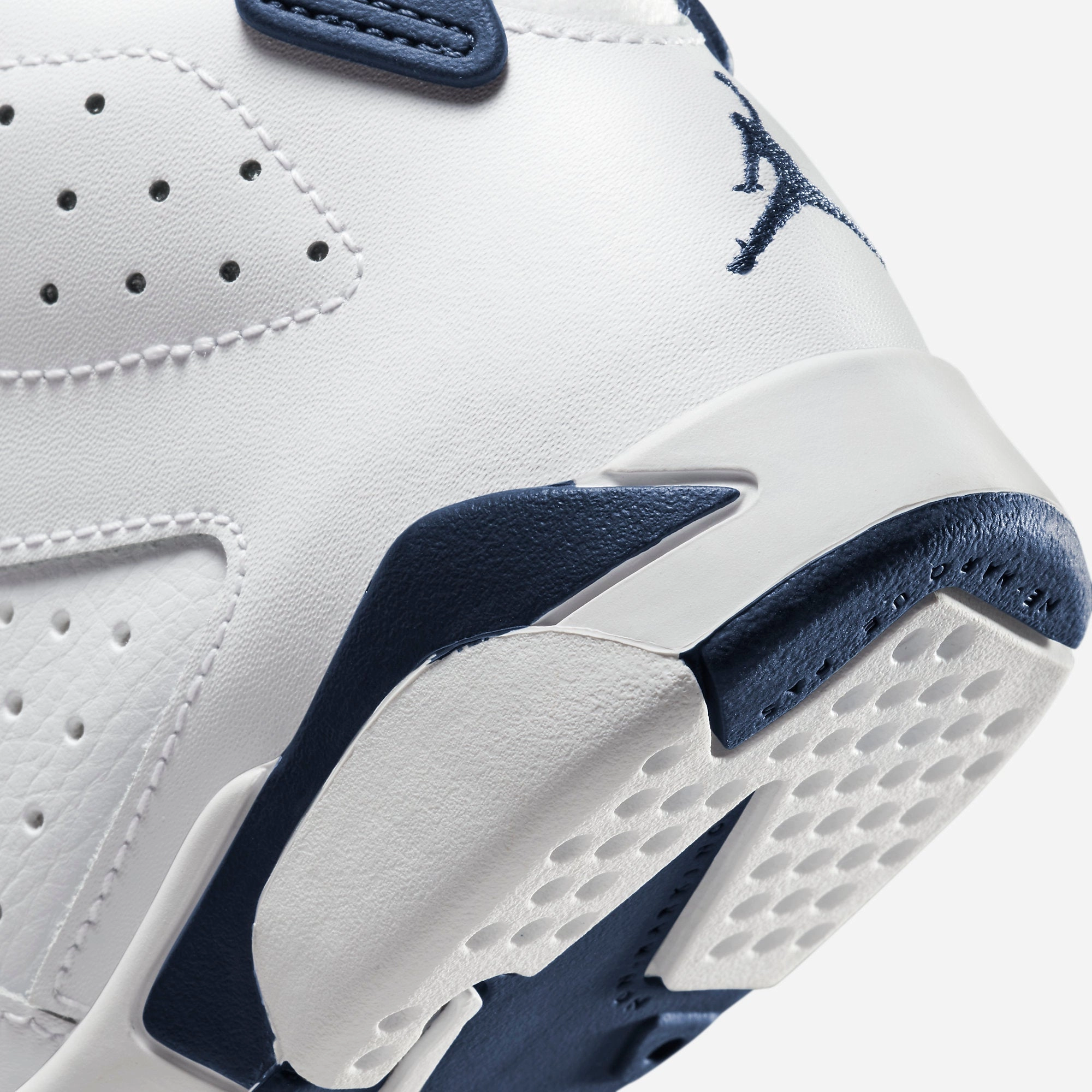 (PS) Air Jordan 6 Retro 'Midnight Navy' (2022) 384666-141 Air Jordan 6 Classic High-Top Sneakers