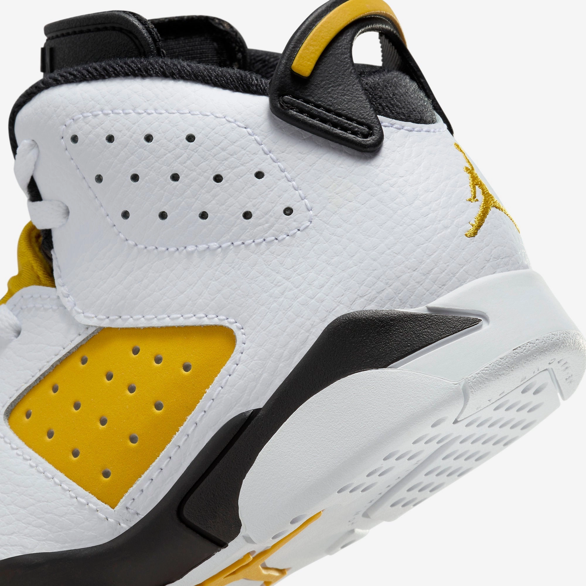 (PS) Air Jordan 6 Retro 'White / Yellow Ochre' (2024) DV3605-170 Air Jordan 6 Classic High-Top Sneakers