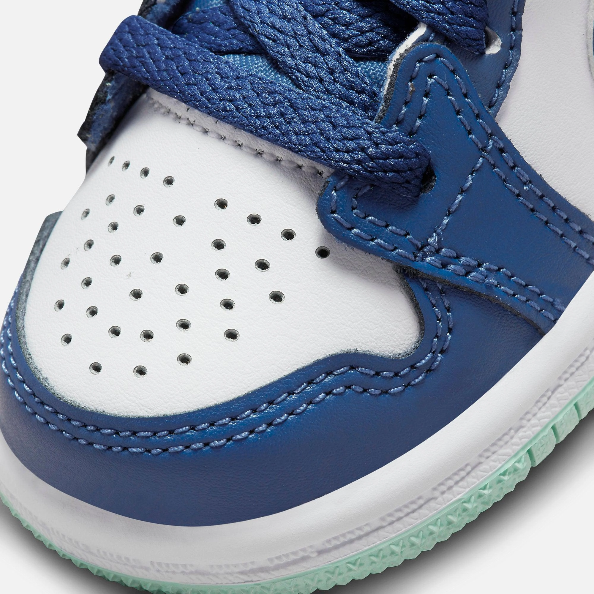 (TD) Air Jordan 1 Mid 'Mystic Navy' (2022) 640735-413 Air Jordan 1 Timeless Heritage Shoes
