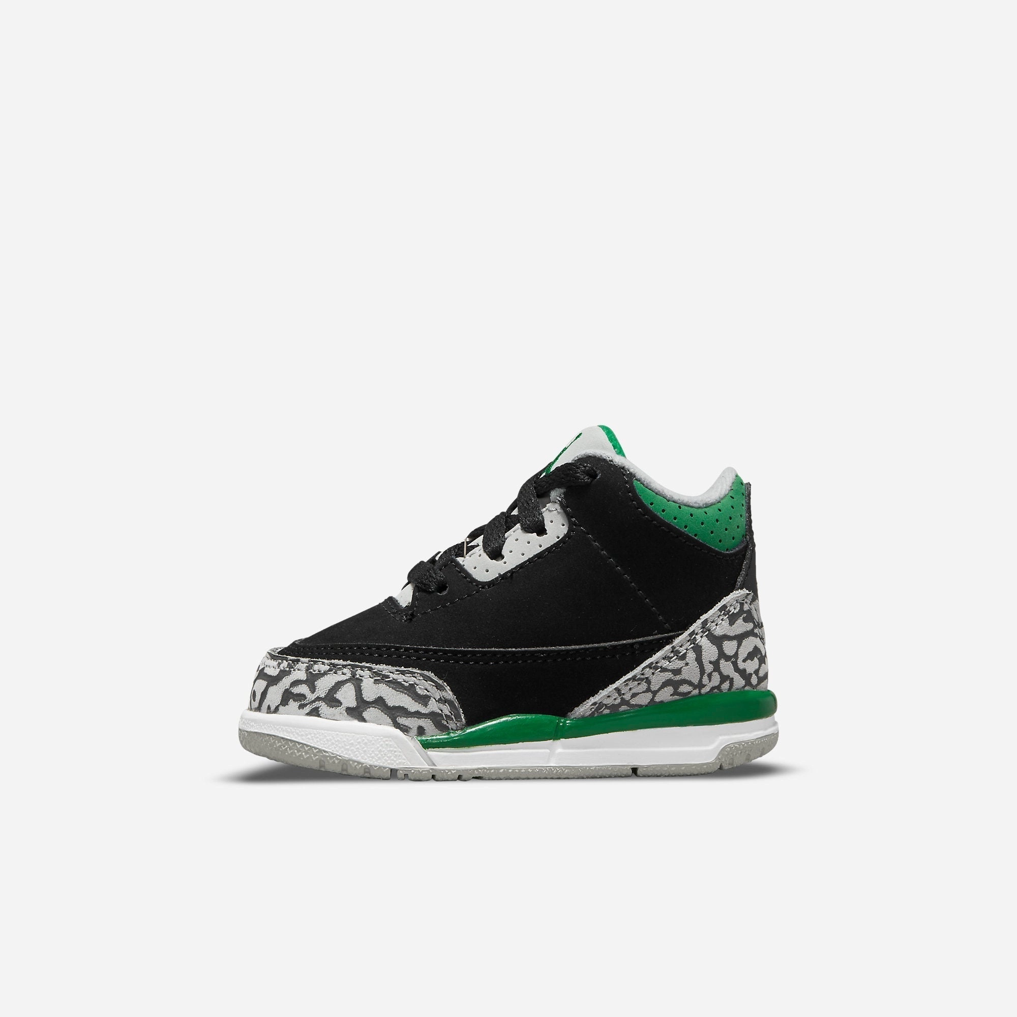 (TD) Air Jordan 3 Retro 'Pine Green' (2021) 832033-030 Air Jordan 3 retro sneakers with throwback vibe