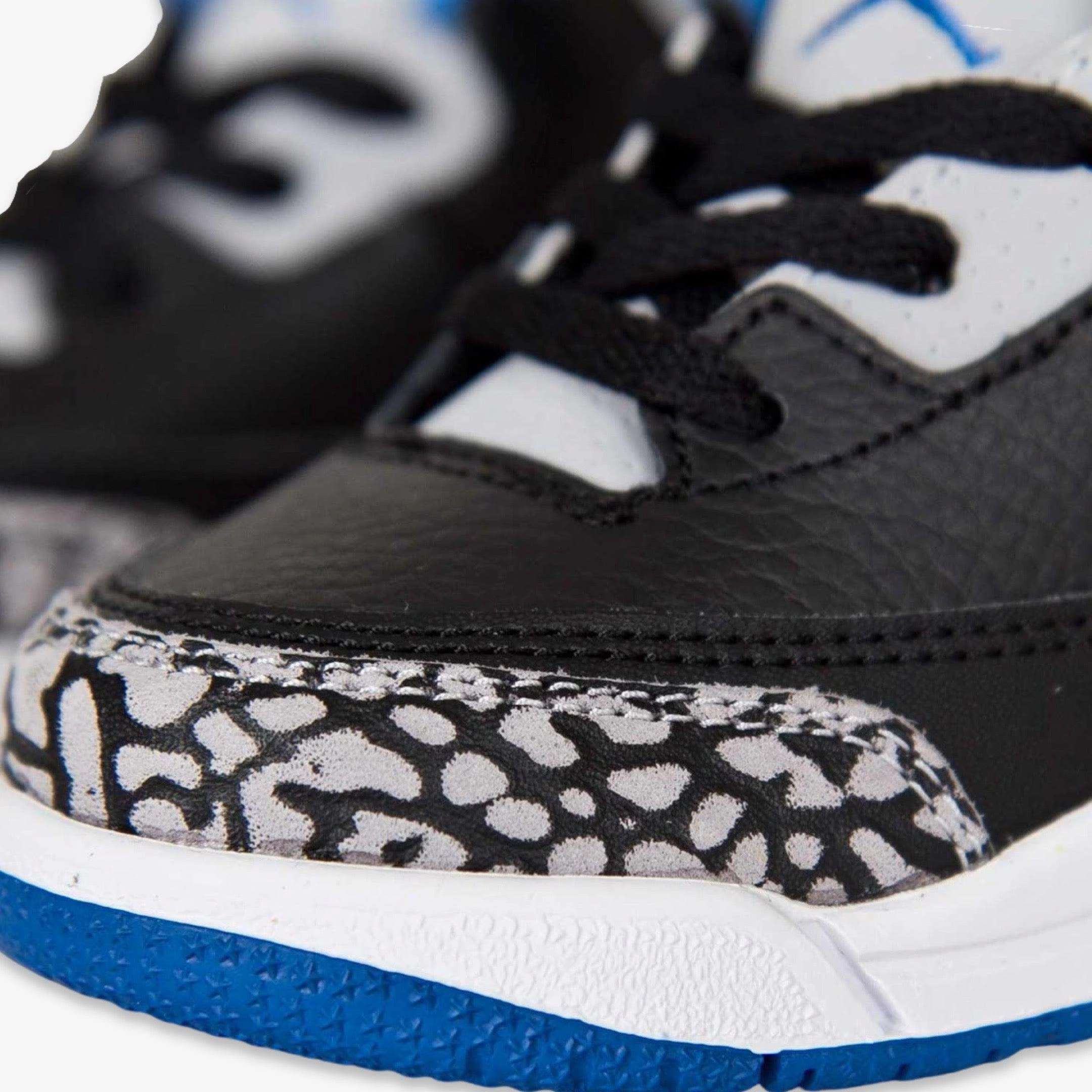 (TD) Air Jordan 3 Retro 'Sport Blue' (2014) 832033-007 Air Jordan 3 Retro Throwback Sneakers
