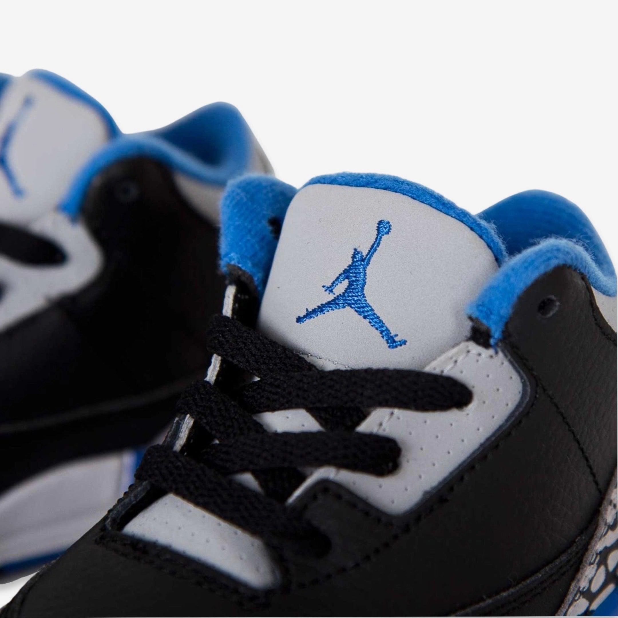 (TD) Air Jordan 3 Retro 'Sport Blue' (2014) 832033-007 Air Jordan 3 Retro Throwback Sneakers