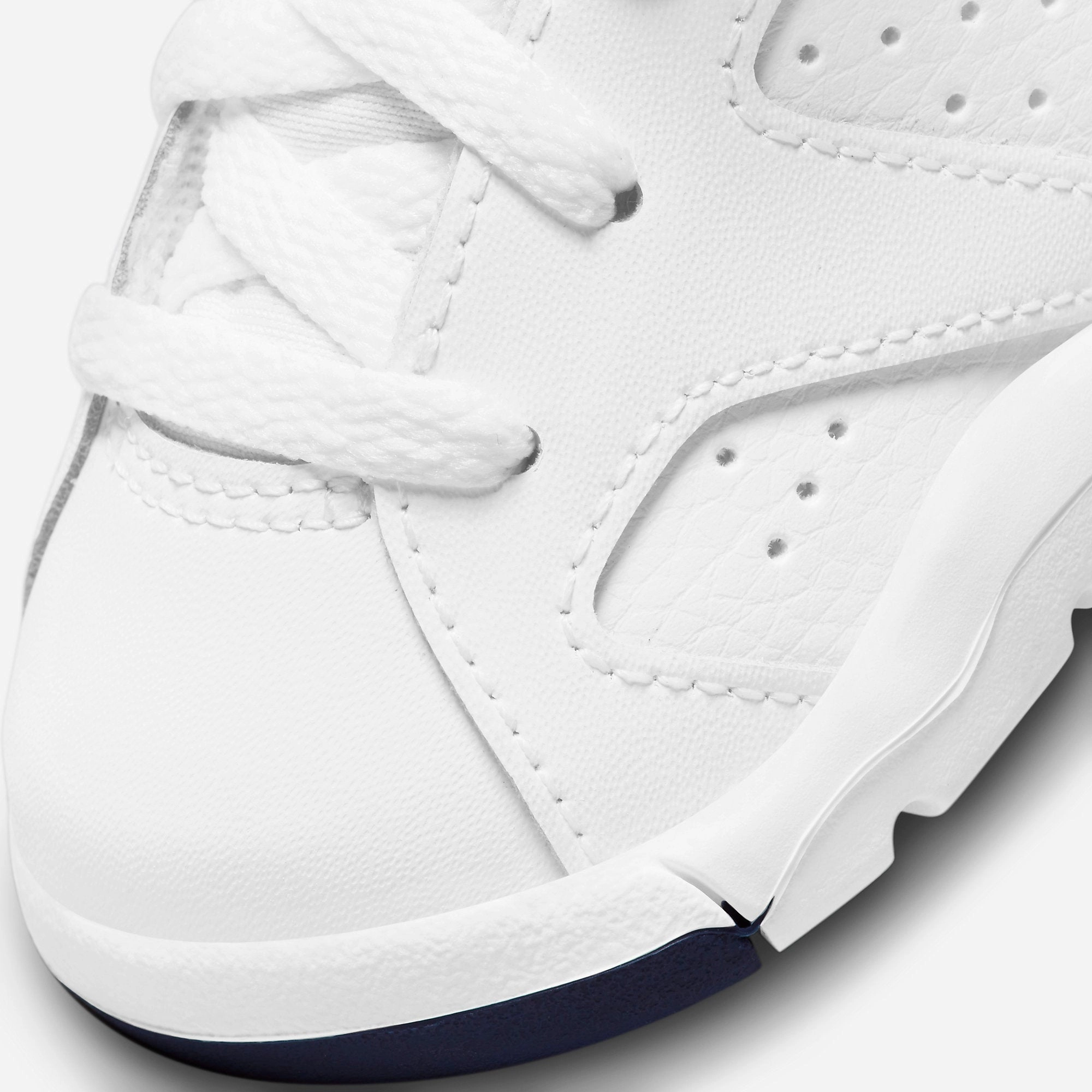 (TD) Air Jordan 6 Retro 'Midnight Navy' (2022) 384667-141 Air Jordan 6 Classic High-Top Sneakers