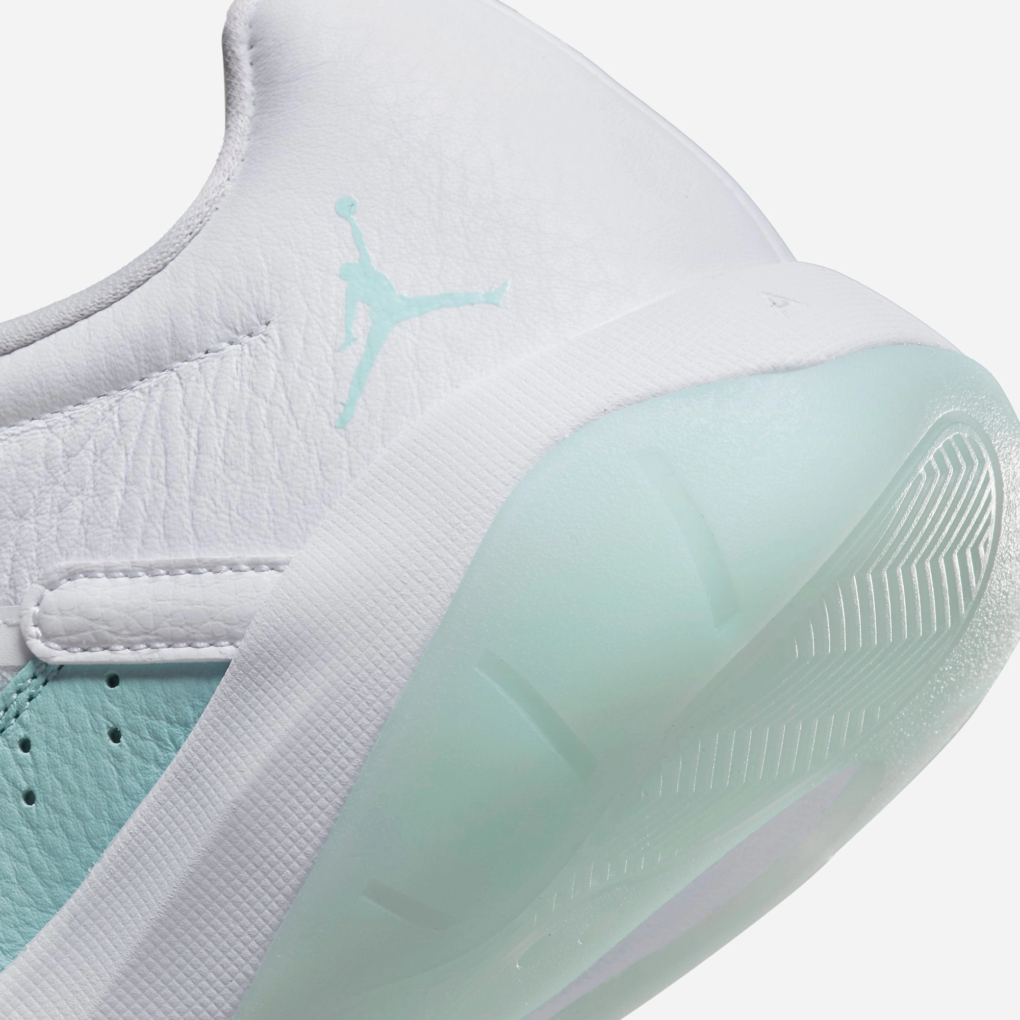 (Women's) Air Jordan 11 CMFT Low 'Igloo' (2022) DV2629-100 Air Jordan 11 Patent Basketball Shoes