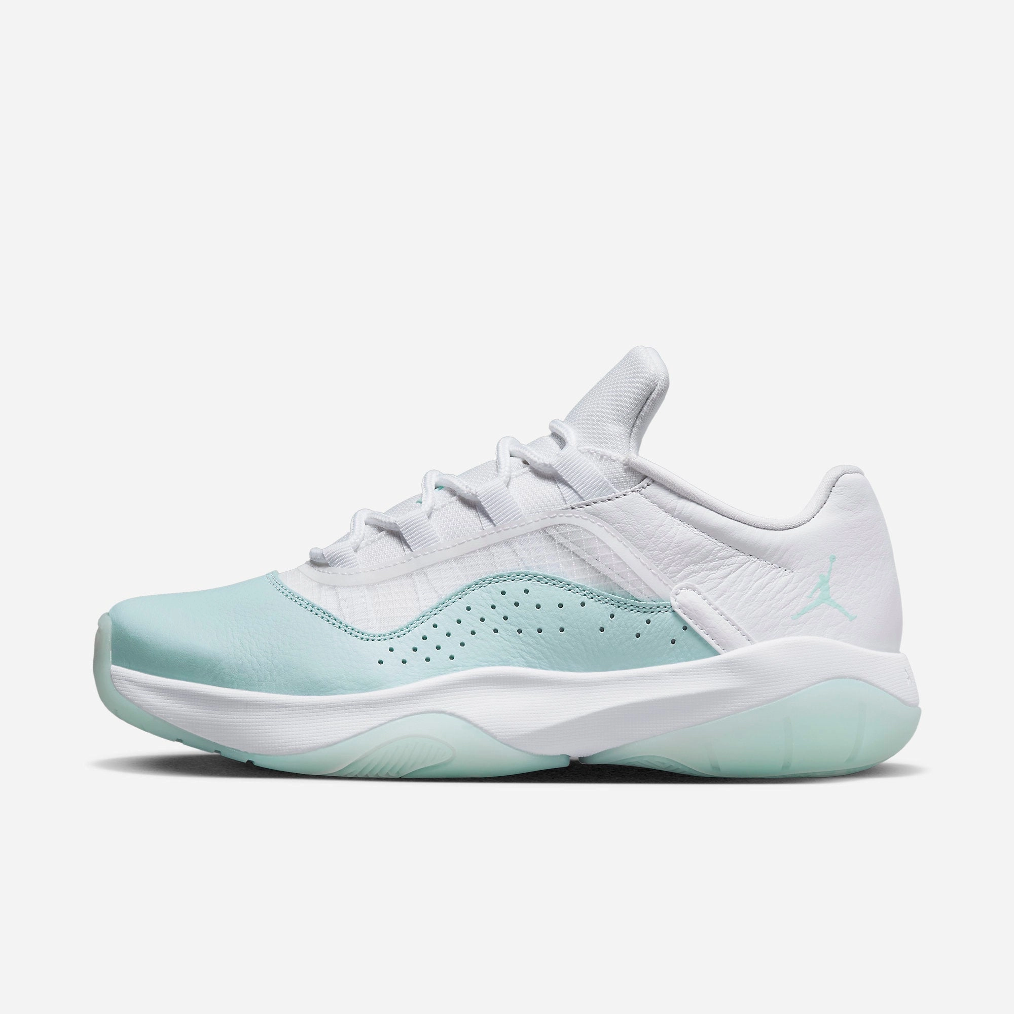 (Women's) Air Jordan 11 CMFT Low 'Igloo' (2022) DV2629-100 Air Jordan 11 basketball shoes with patent look