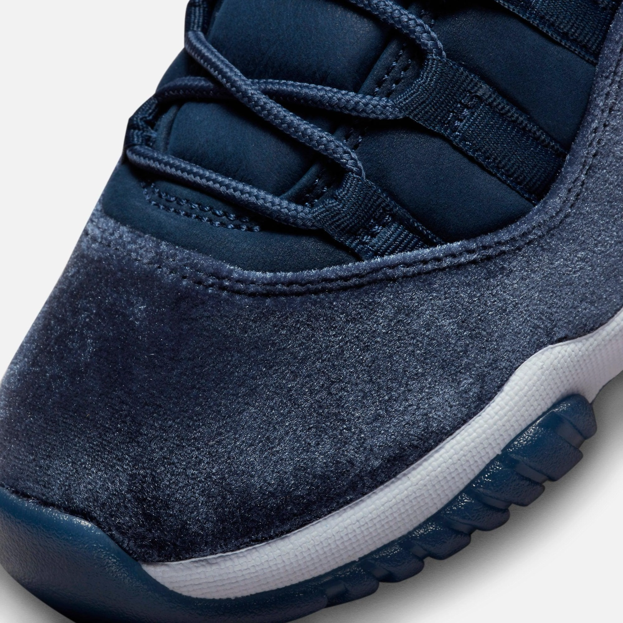 (Women's) Air Jordan 11 Retro 'Midnight Navy Velvet' (2022) AR0715-441 Air Jordan 11 Patent Basketball Shoes