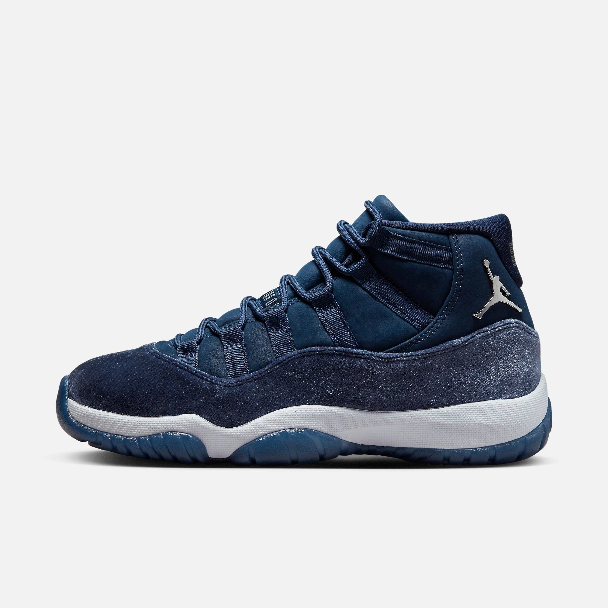 (Women's) Air Jordan 11 Retro 'Midnight Navy Velvet' (2022) AR0715-441 Air Jordan 11 basketball shoes with patent look