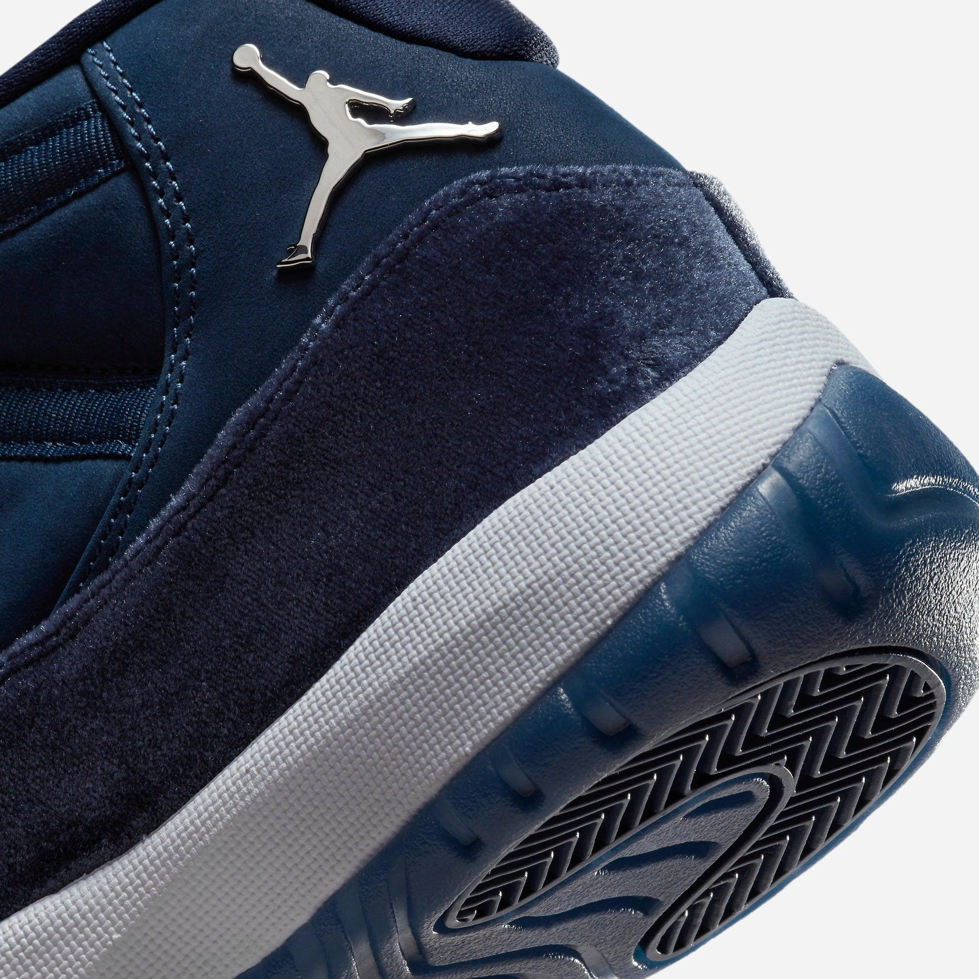 (Women's) Air Jordan 11 Retro 'Midnight Navy Velvet' (2022) AR0715-441 Air Jordan 11 Patent Basketball Shoes