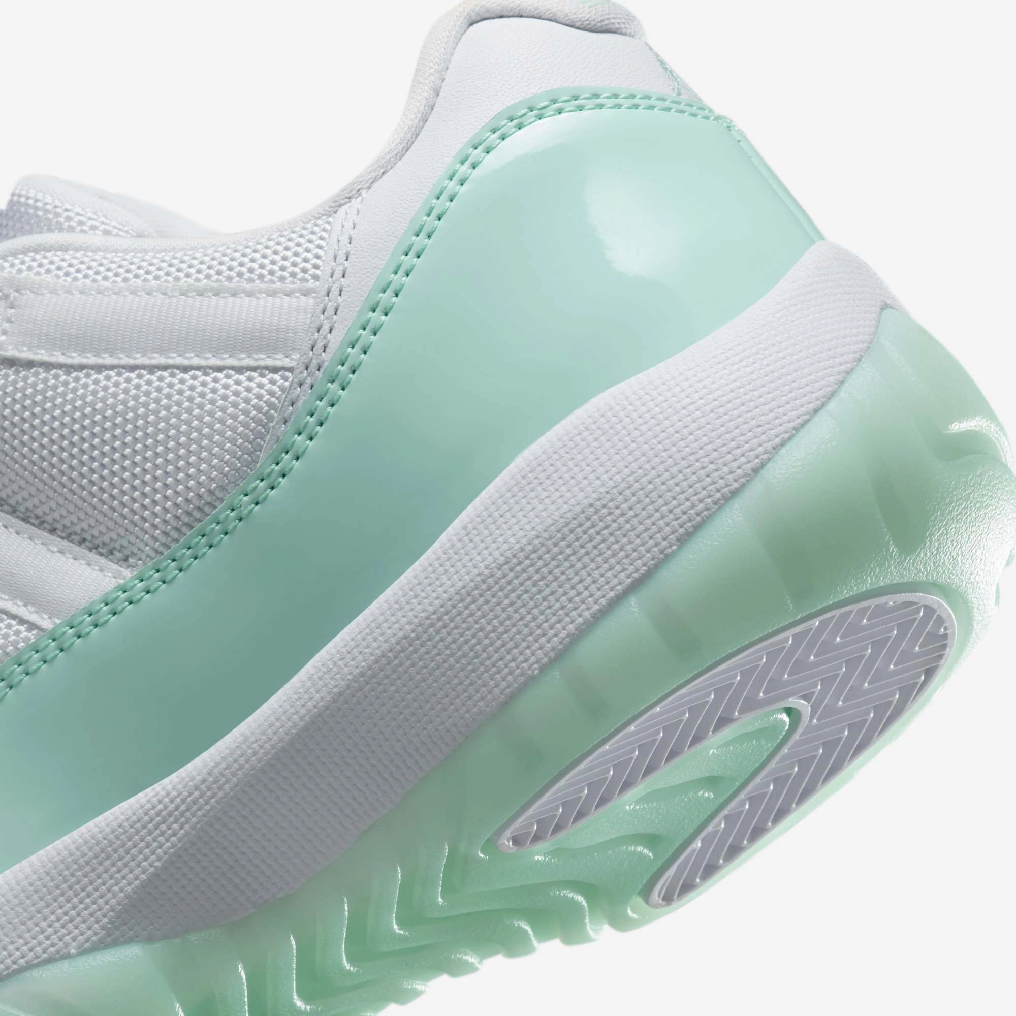 (Women's) Air Jordan 11 Retro Low 'Igloo' (2025) AH7860-103 Air Jordan 11 Patent Basketball Shoes