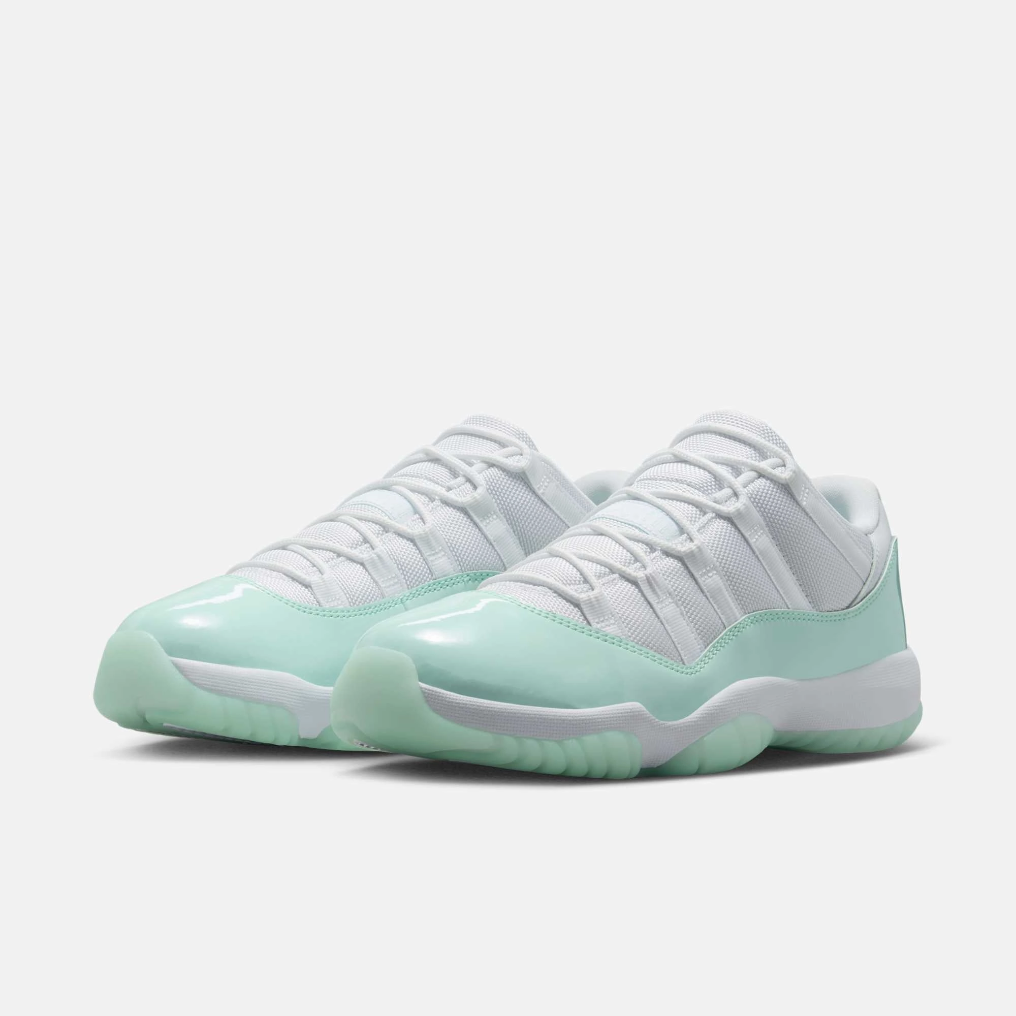 (Women's) Air Jordan 11 Retro Low 'Igloo' (2025) AH7860-103 Air Jordan 11 Patent Basketball Shoes