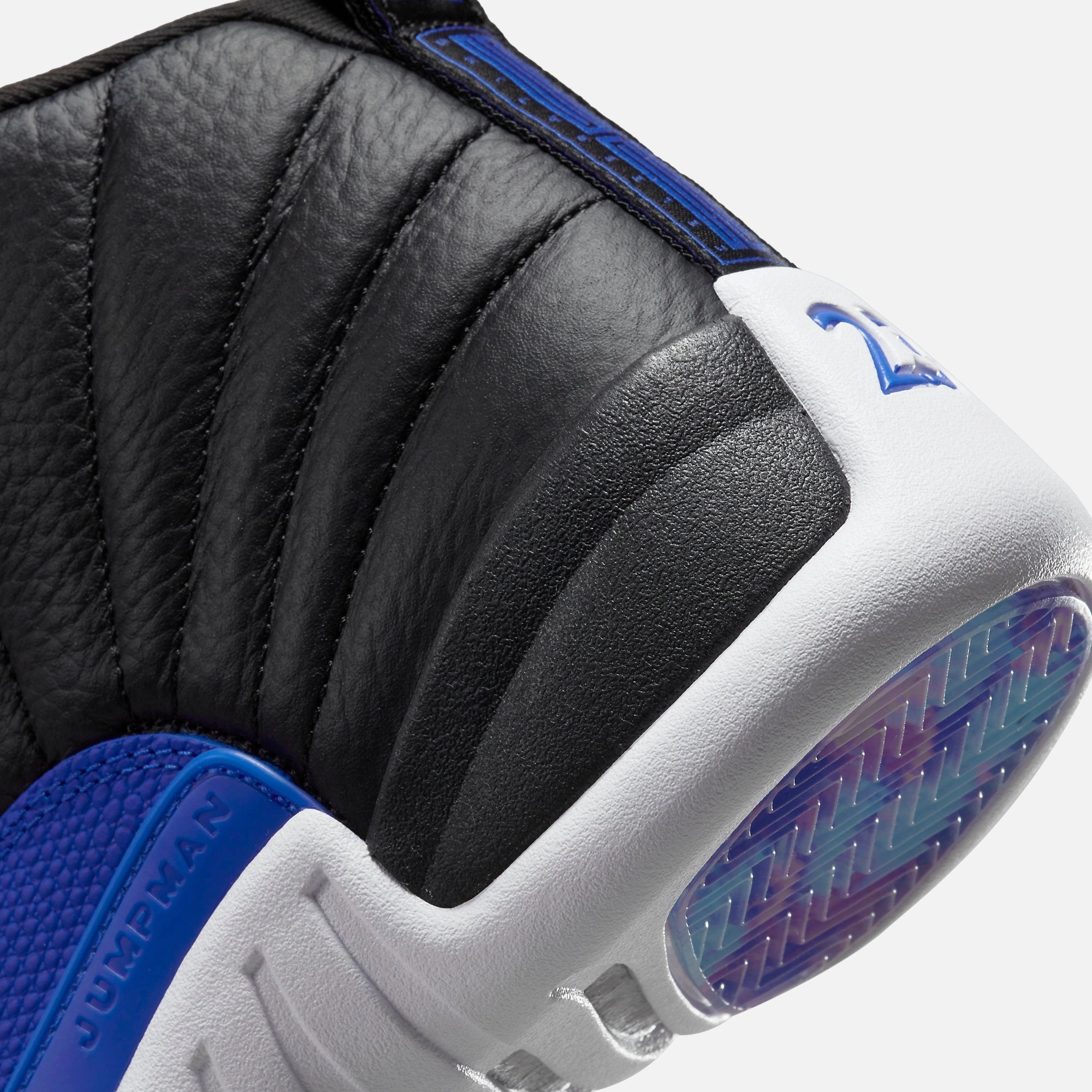(Women's) Air Jordan 12 Retro 'Hyper Royal' (2022) AO6068-004 Air Jordan 12 Game-Ready Sneakers