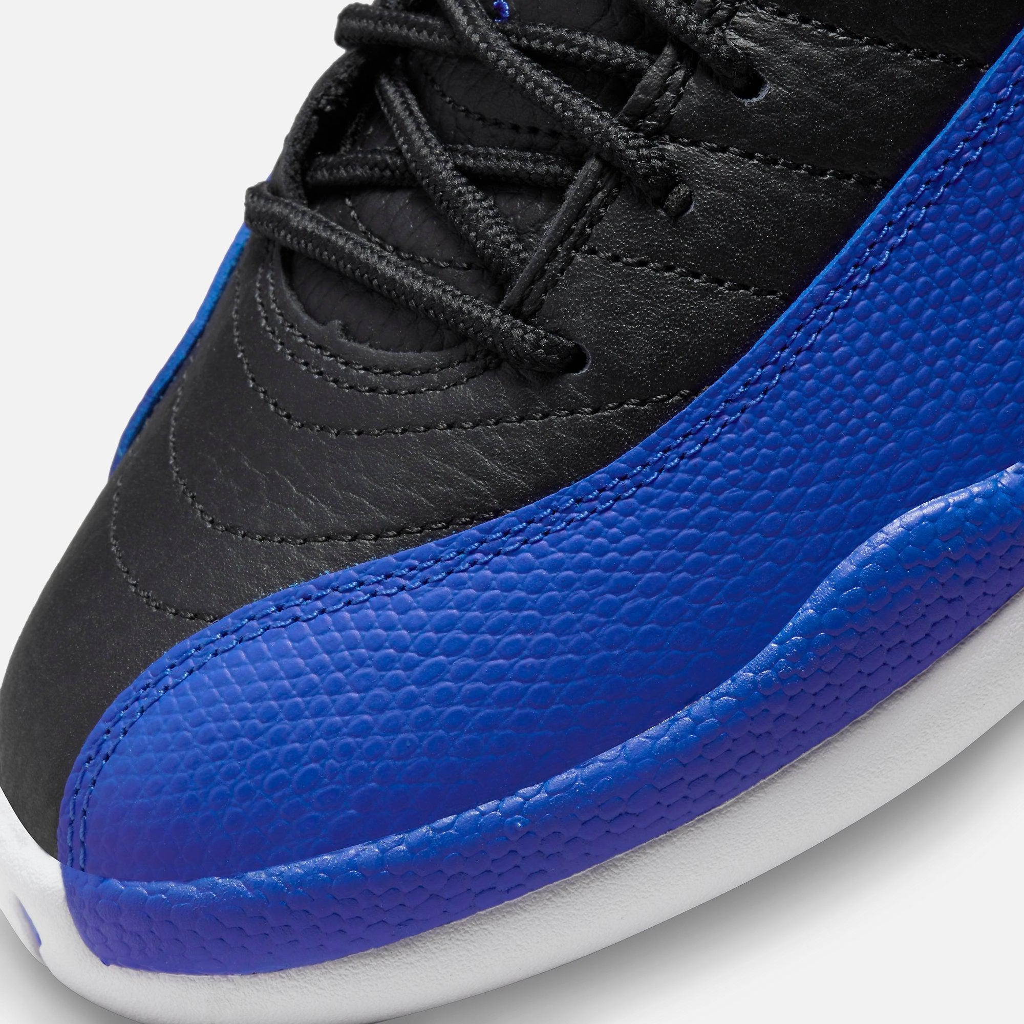 (Women's) Air Jordan 12 Retro 'Hyper Royal' (2022) AO6068-004 Air Jordan 12 Game-Ready Sneakers