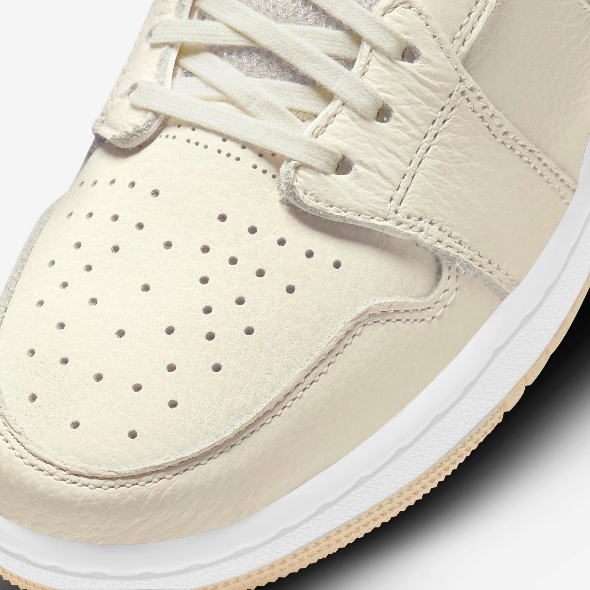 (Women's) Air Jordan 1 High Zoom Air CMFT 'Pearl White' (2021) CT0979-107 Air Jordan 1 Signature Look Sneakers