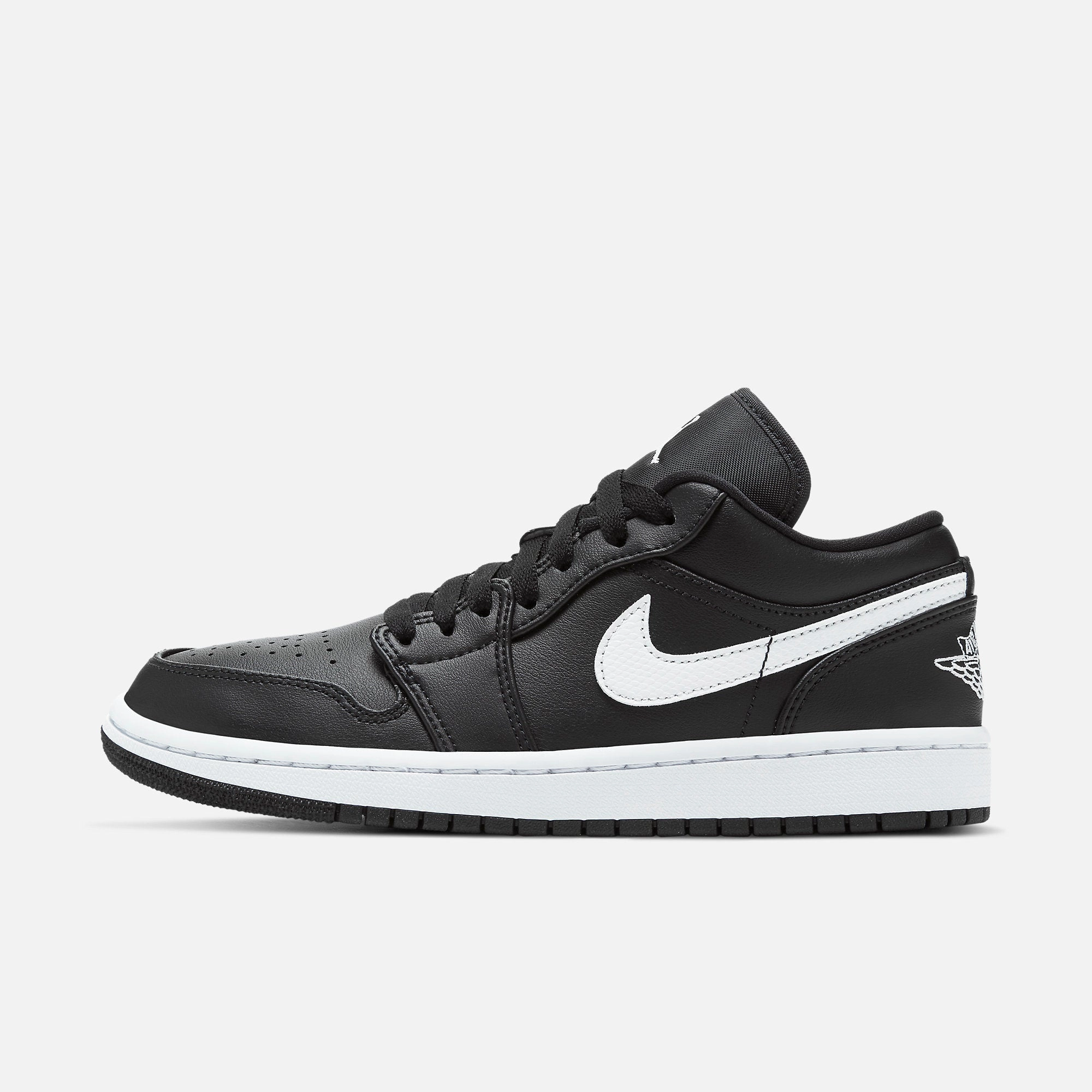 (Women's) Air Jordan 1 Low 'Panda' (2020) AO9944-001 Stylish Air Jordan 1 in classic design