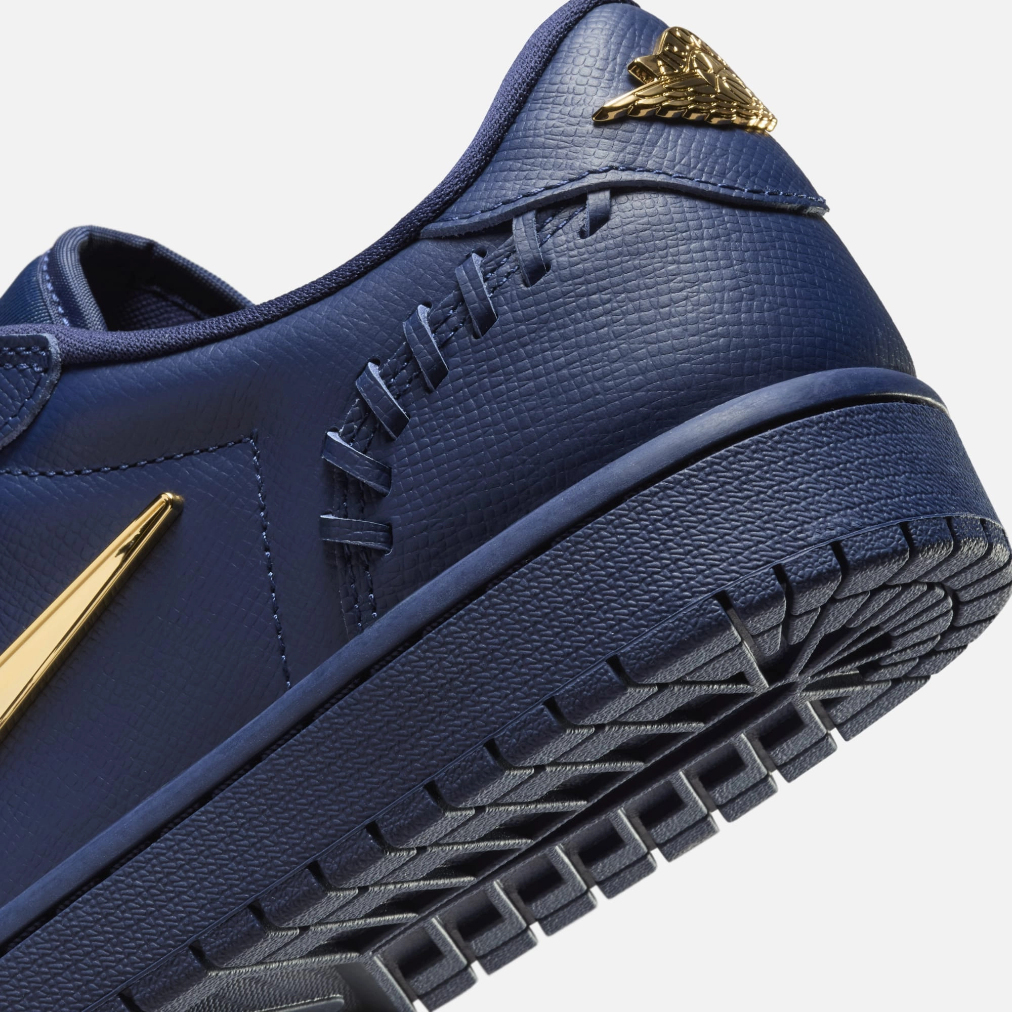 (Women's) Air Jordan 1 Low Method of Make 'Midnight Navy / Metallic Gold' (2024) FN5032-400 Air Jordan 1 Original Colorway Shoes