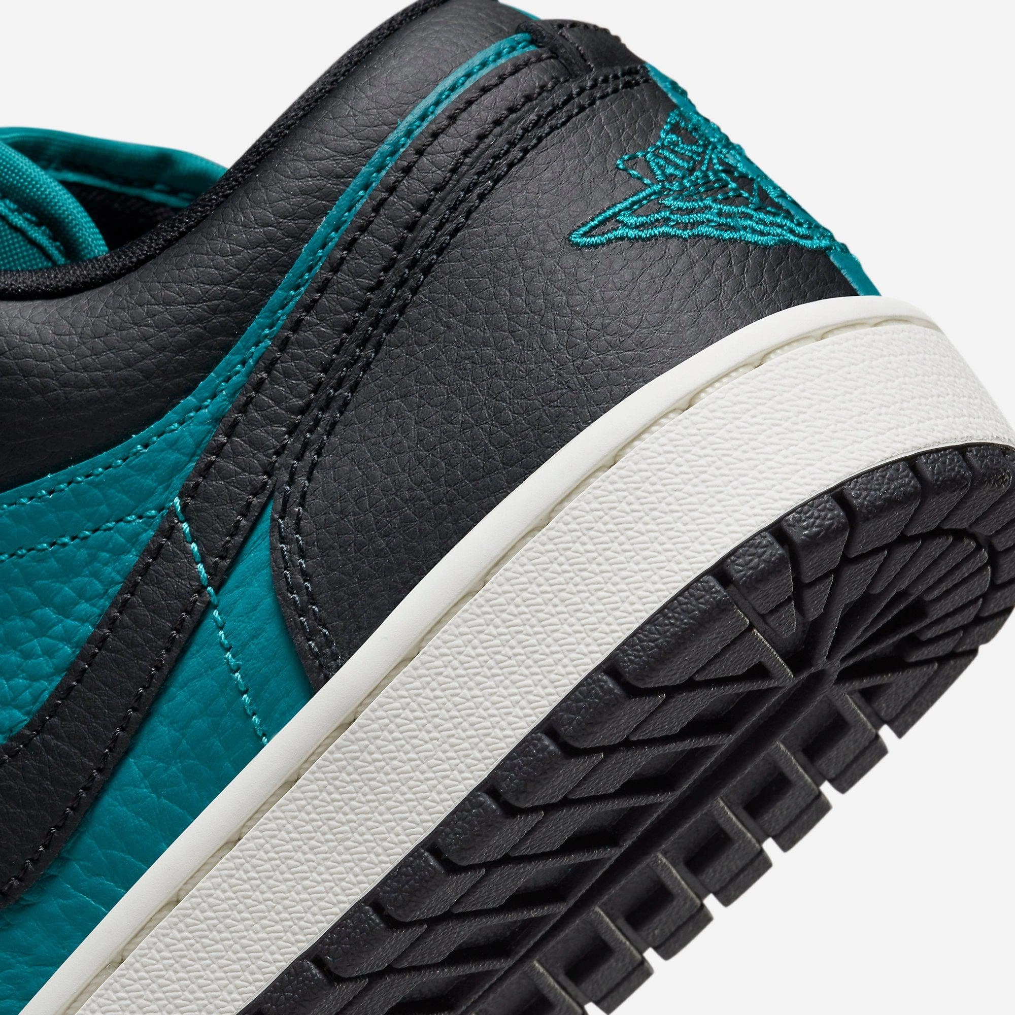 (Women's) Air Jordan 1 Low SE 'Homage Split Bright Spruce' (2022) DR0502-300 Air Jordan 1 Original Colorway Shoes