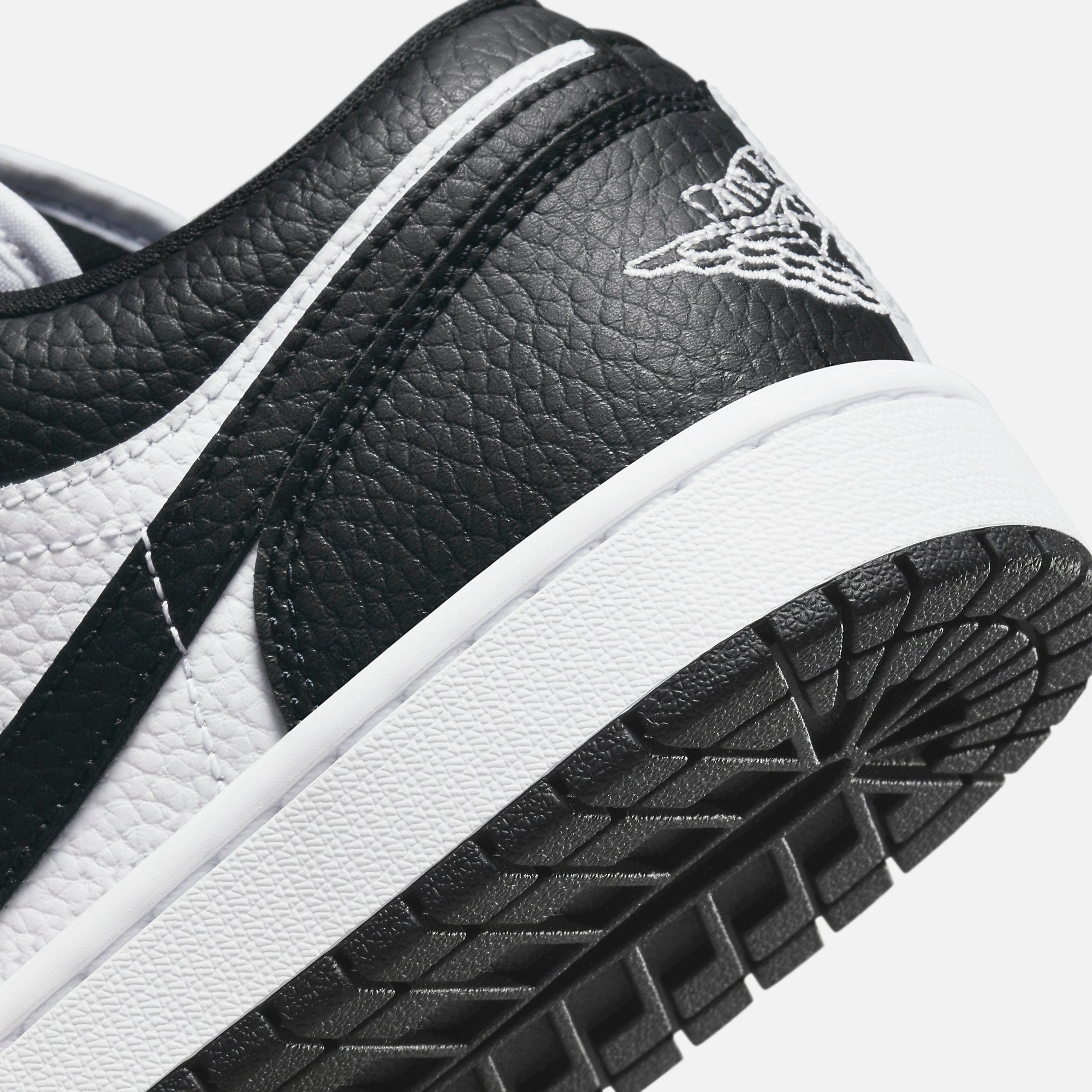 (Women's) Air Jordan 1 Low SE 'Homage Split White / Black' (2022) DR0502-101 Air Jordan 1 Original Colorway Shoes
