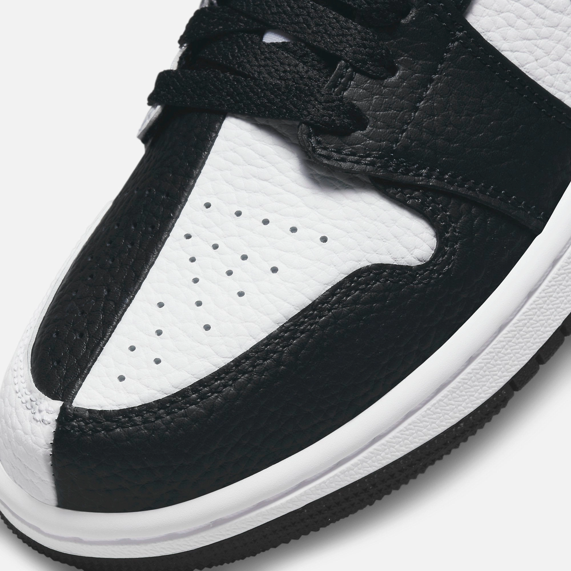 (Women's) Air Jordan 1 Low SE 'Homage Split White / Black' (2022) DR0502-101 Air Jordan 1 Original Colorway Shoes