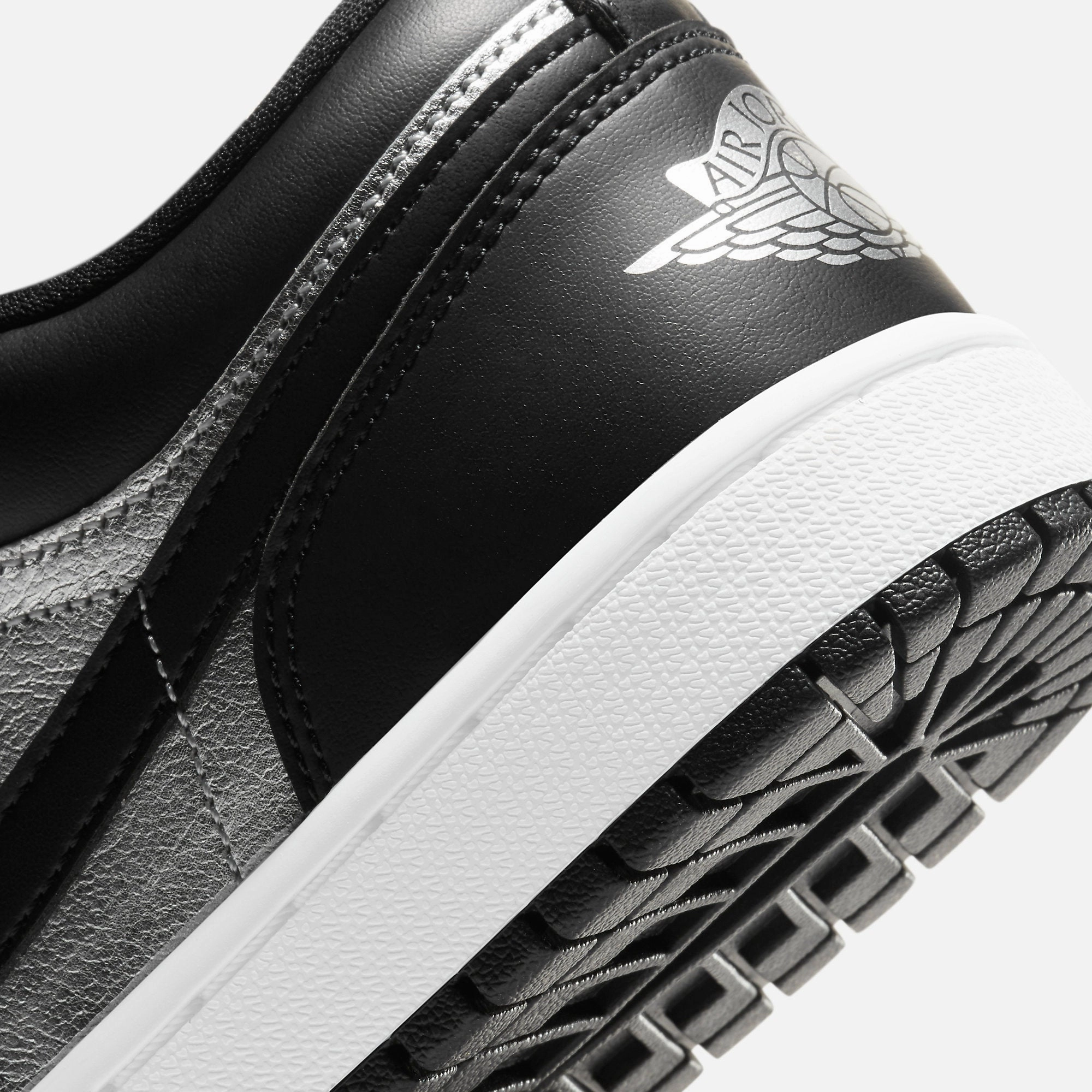 (Women's) Air Jordan 1 Low SE 'Silver Toe' (2021) DA5551-001 Air Jordan 1 Signature Look Sneakers