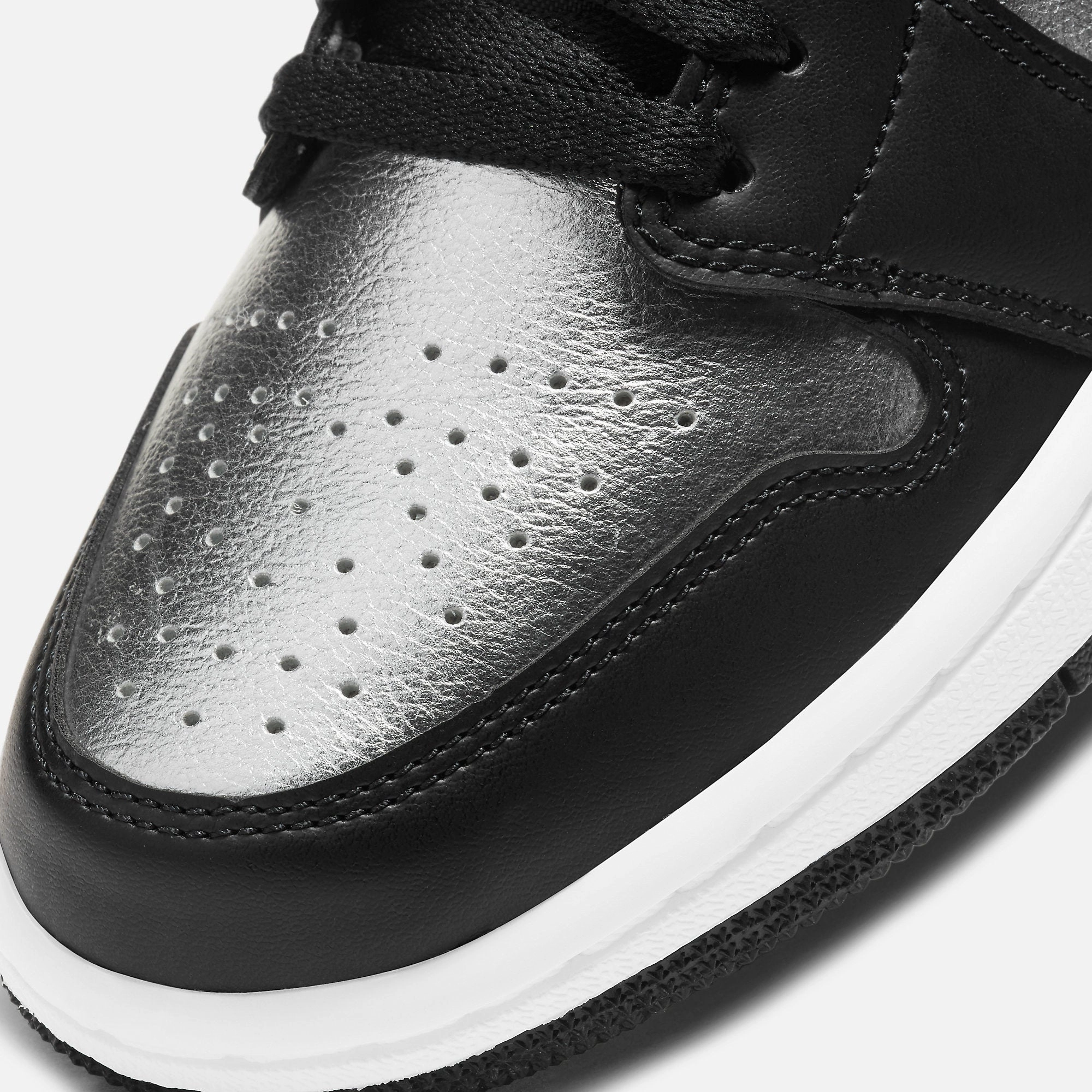 (Women's) Air Jordan 1 Low SE 'Silver Toe' (2021) DA5551-001 Air Jordan 1 Signature Look Sneakers