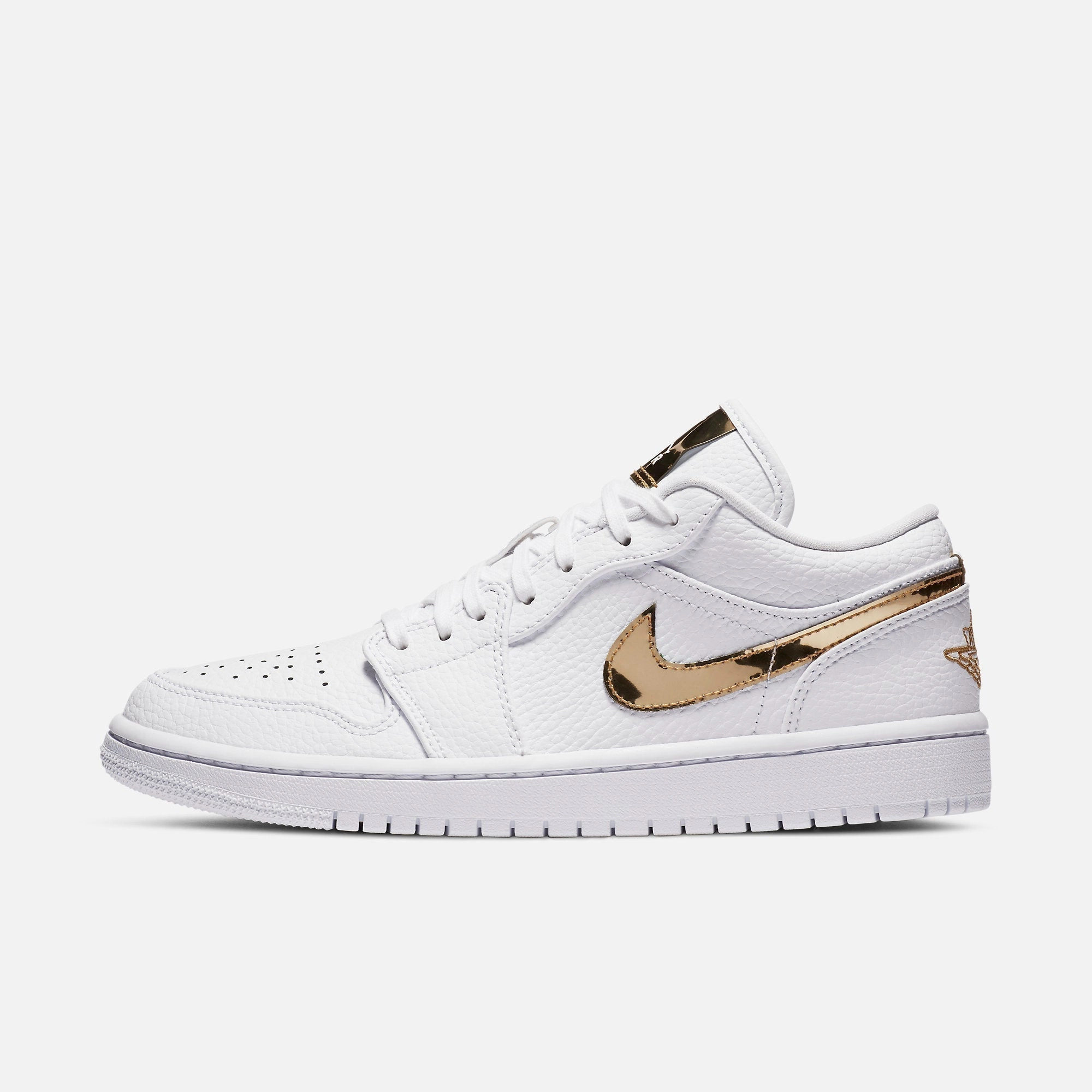 (Women's) Air Jordan 1 Low SE 'White / Metallic Gold' (2020) CZ4776-100 Stylish Air Jordan 1 in classic design