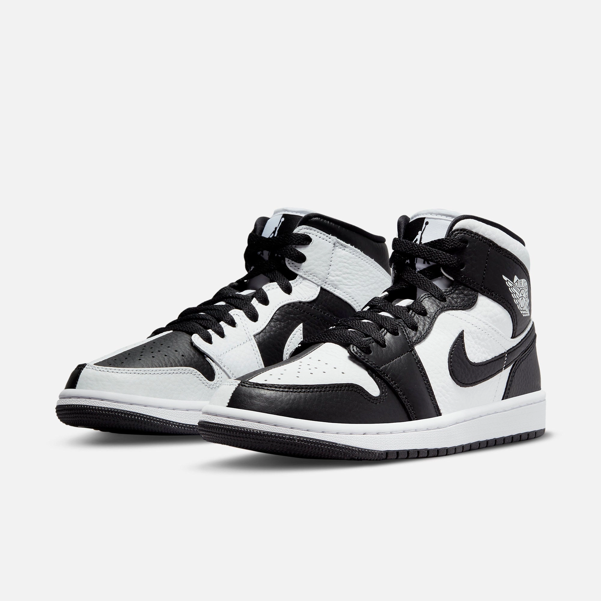 (Women's) Air Jordan 1 Mid SE 'Black / White' (2022) DR0501-101 Air Jordan 1 Original Colorway Shoes