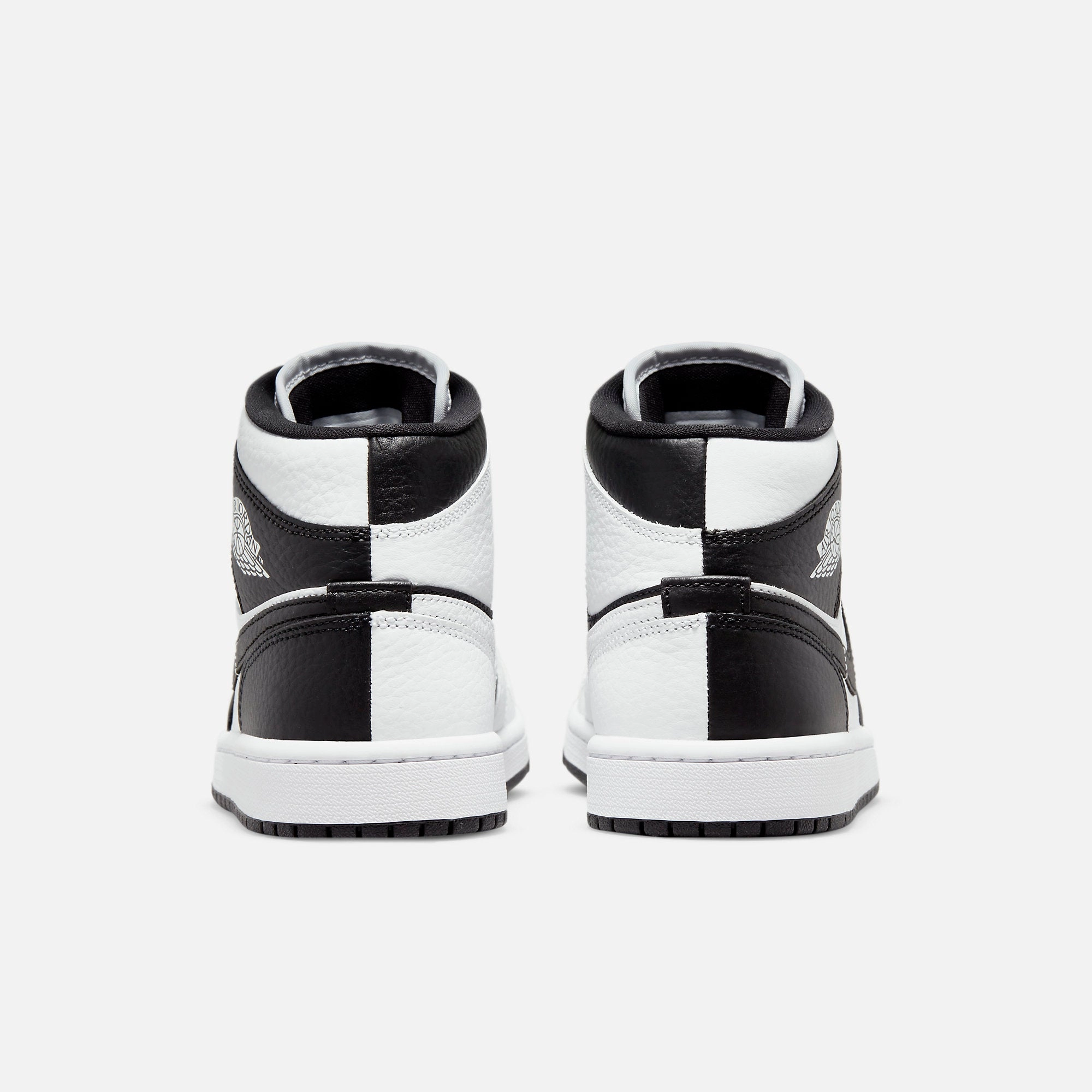 (Women's) Air Jordan 1 Mid SE 'Black / White' (2022) DR0501-101 Air Jordan 1 Original Colorway Shoes