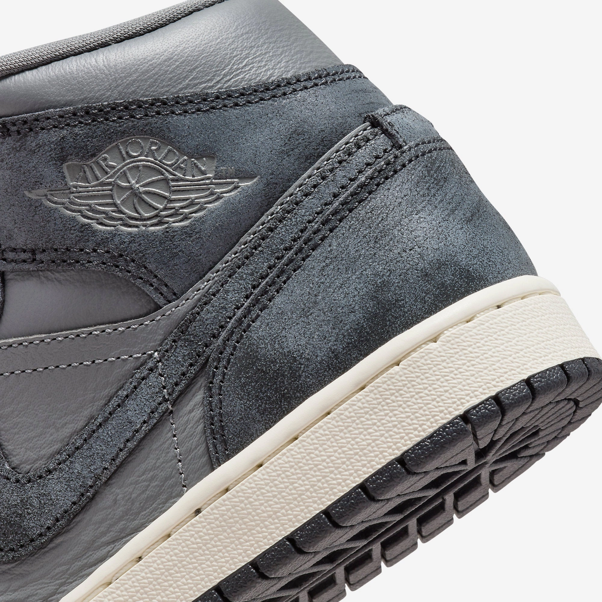 (Women's) Air Jordan 1 Mid SE 'Distressed Smoke Grey' (2024) FJ3448-001 Air Jordan 1 Original Colorway Shoes