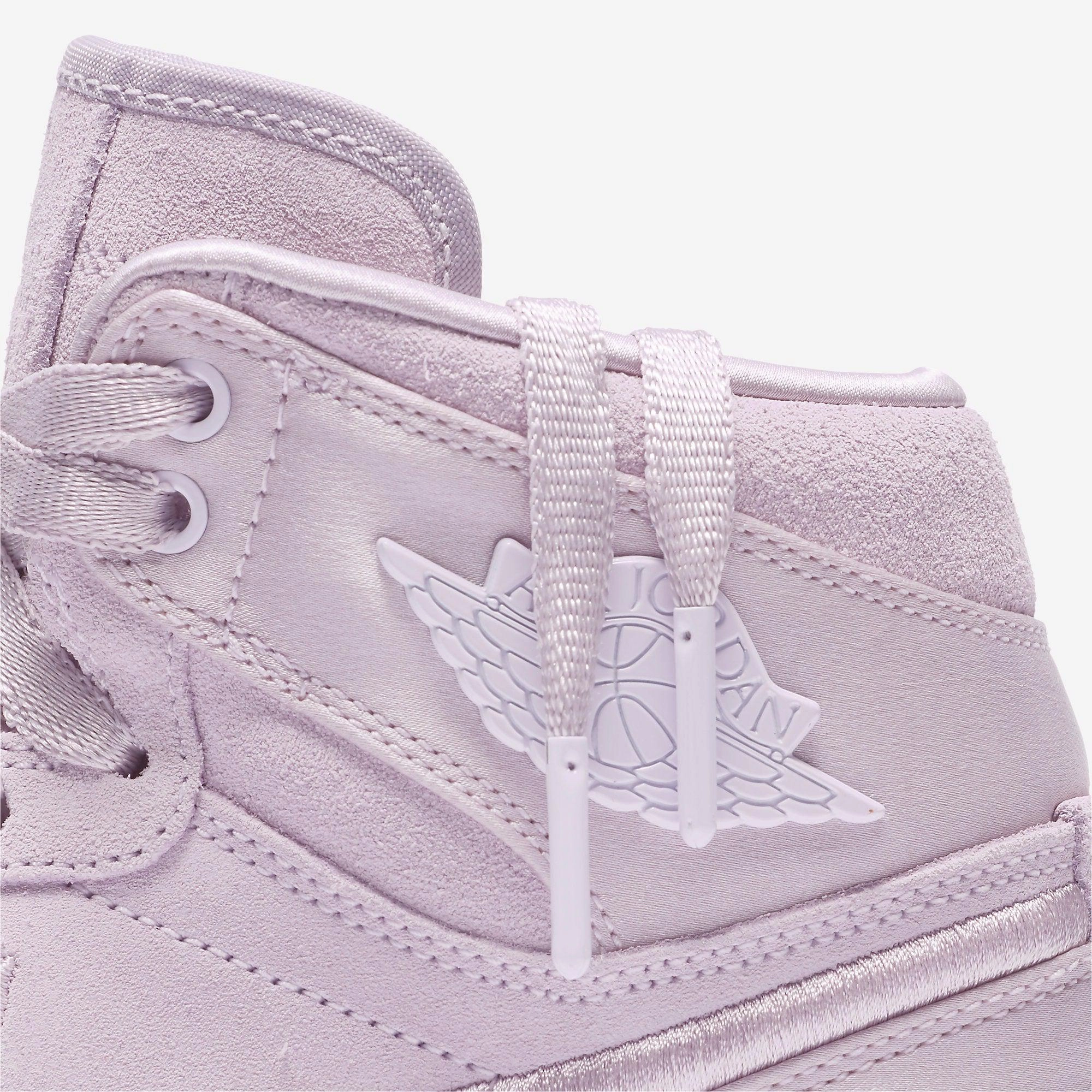 (Women's) Air Jordan 1 Retro High SOH 'Season Of Her Barely Grape' (2018) AO1847-545 Air Jordan 1 Signature Look Sneakers