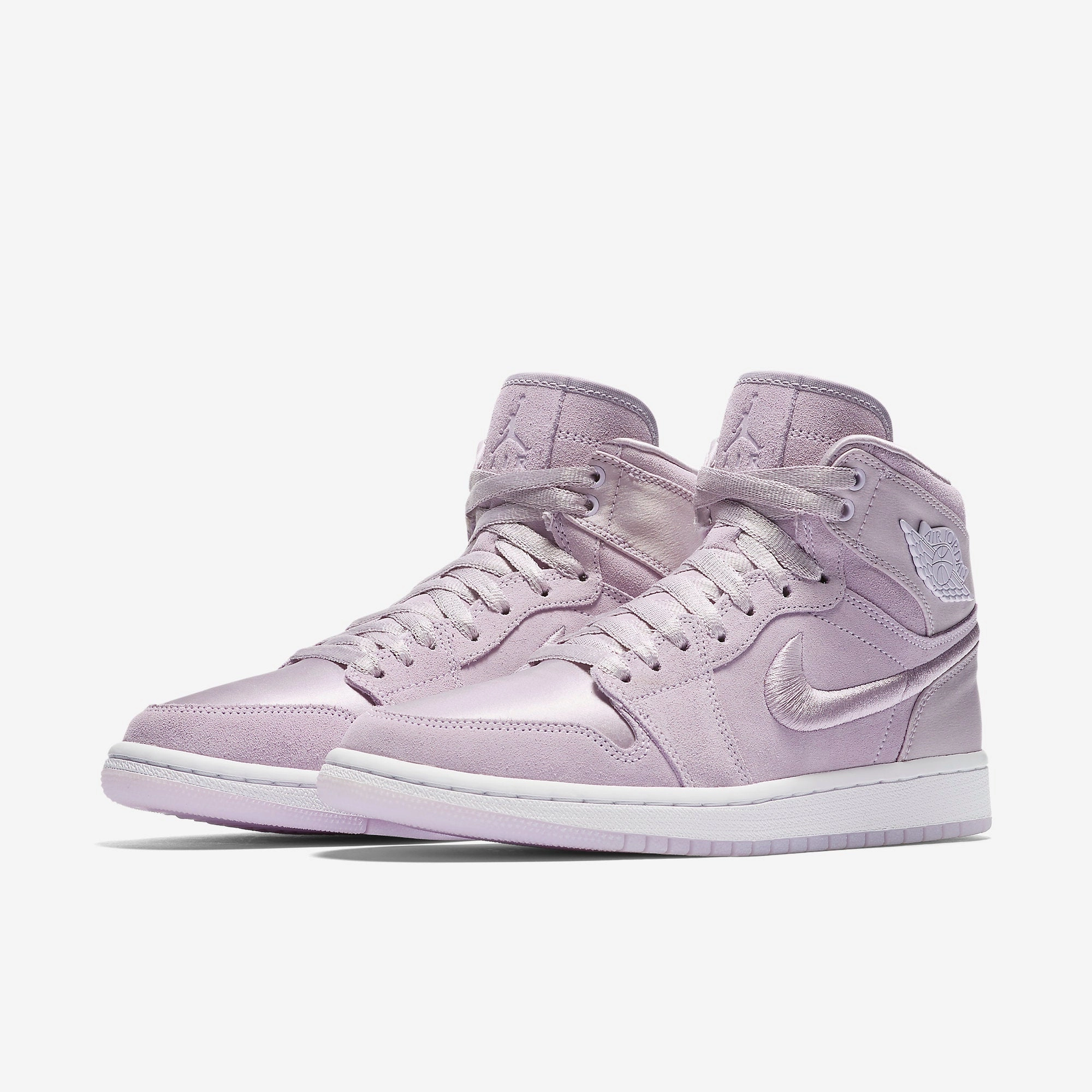 (Women's) Air Jordan 1 Retro High SOH 'Season Of Her Barely Grape' (2018) AO1847-545 Air Jordan 1 Signature Look Sneakers