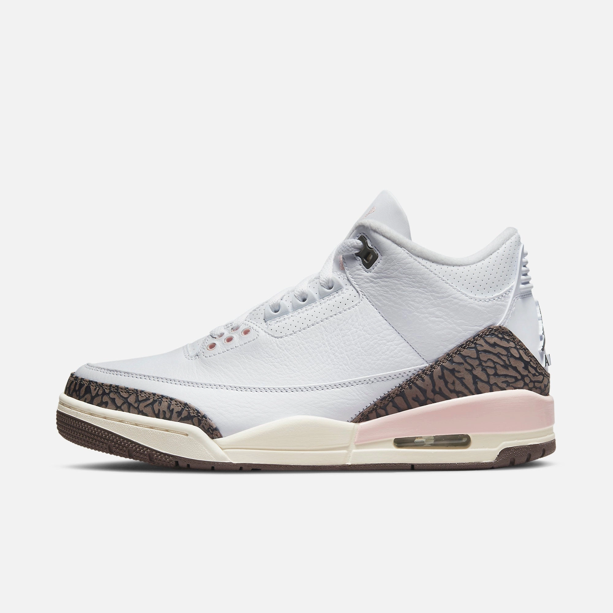 (Women's) Air Jordan 3 Retro 'Neapolitan' (2022) CK9246-102 Air Jordan 3 retro sneakers with throwback vibe
