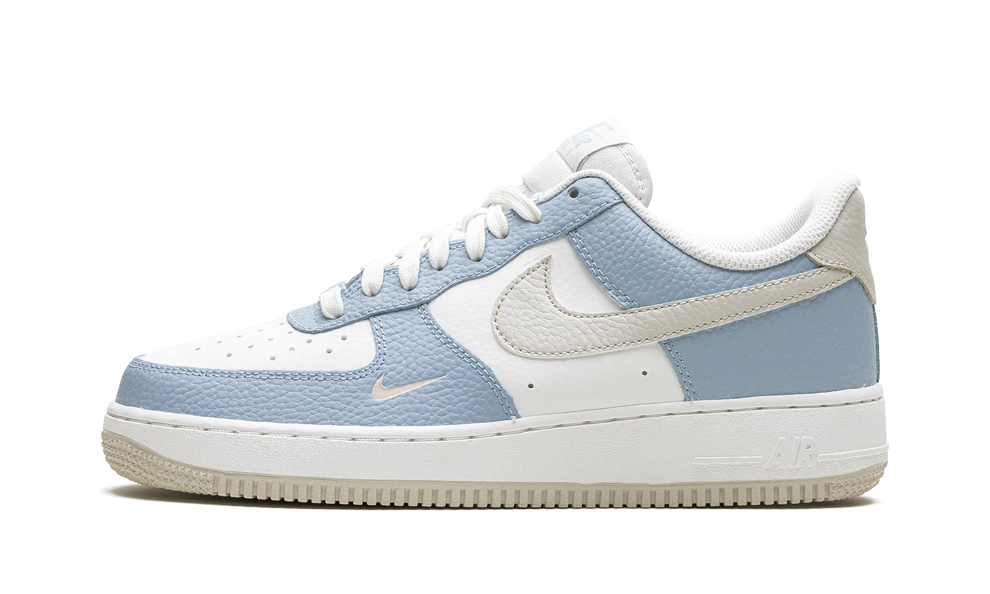 Air Force '07 WMNS "Baby Blue" Nike Women's designs