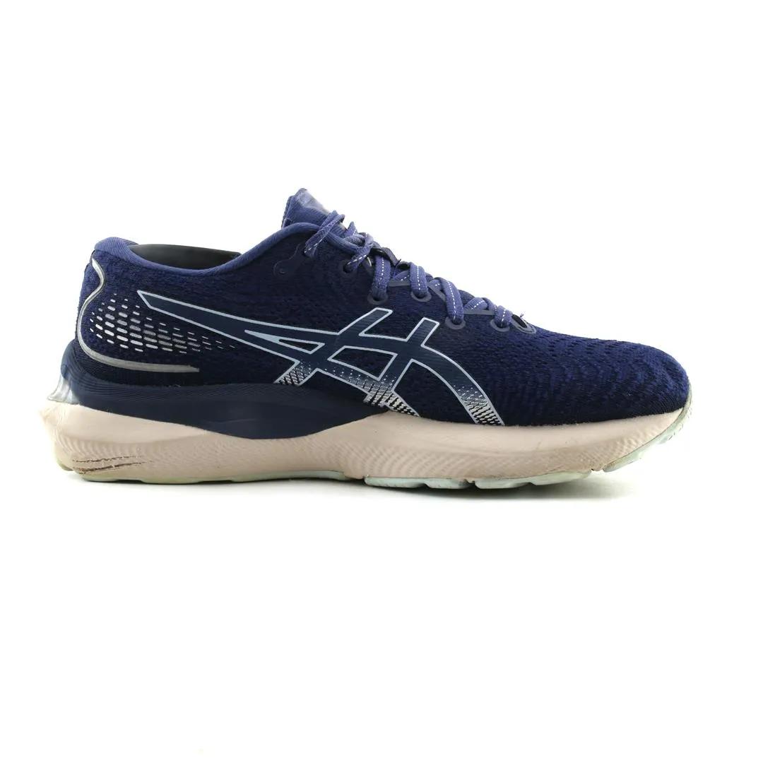 ASICS GEL-CUMULUS 24 lightweight athletic shoe visuals