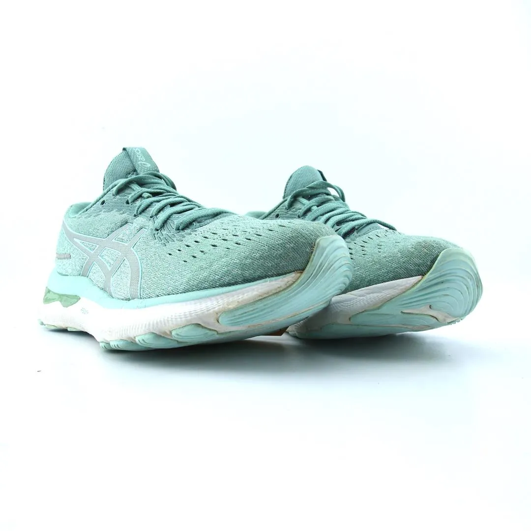 ASICS GEL NIMBUS 24 lightweight athletic shoe visuals